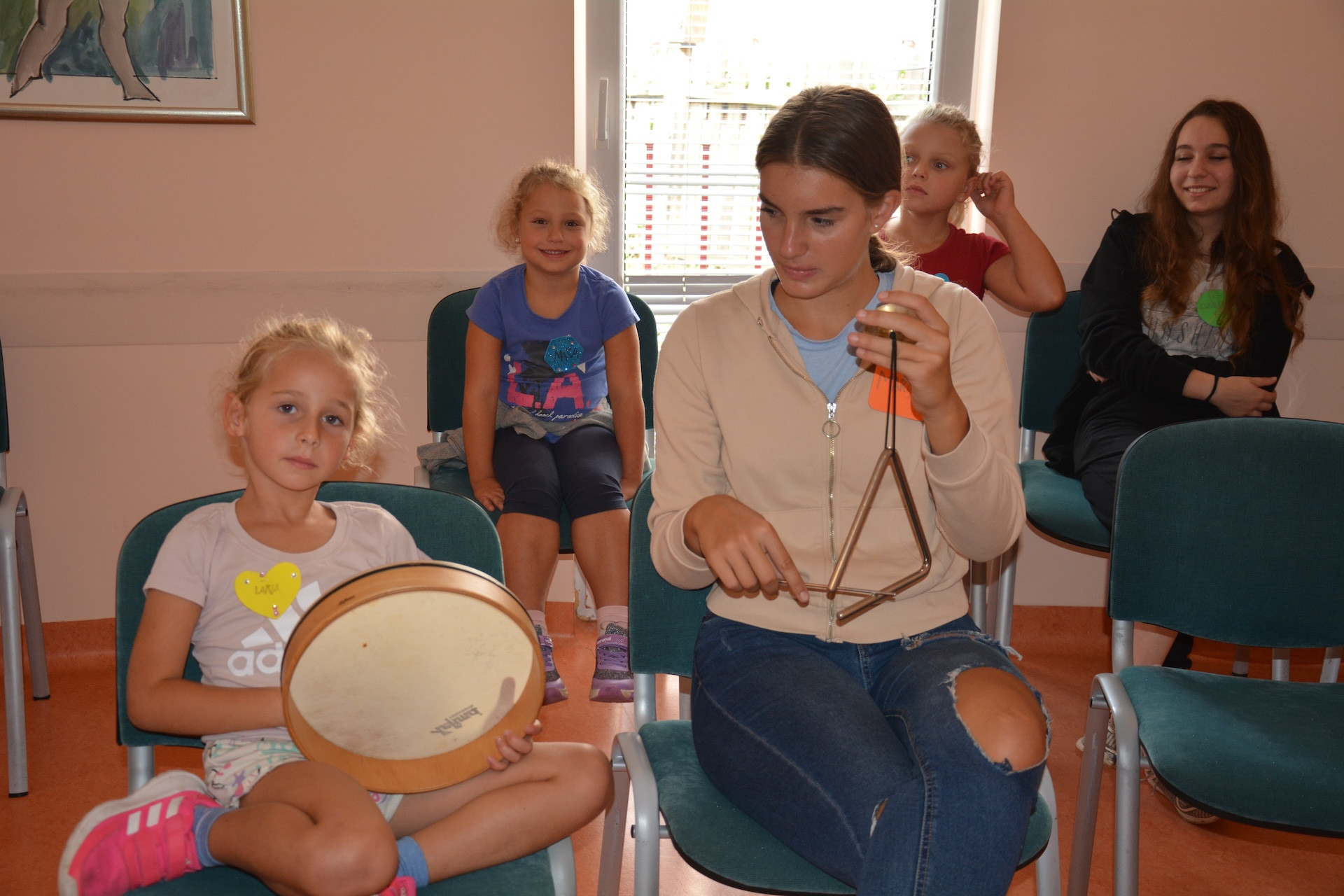 Otroci zaposlenih na obisku v Pegazovem domu