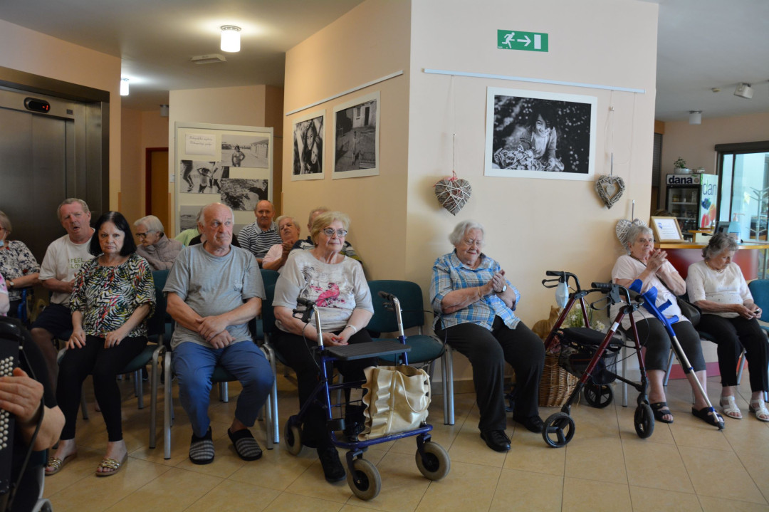 Otvoritev fotografske razstave Nikogaršnja zemlja