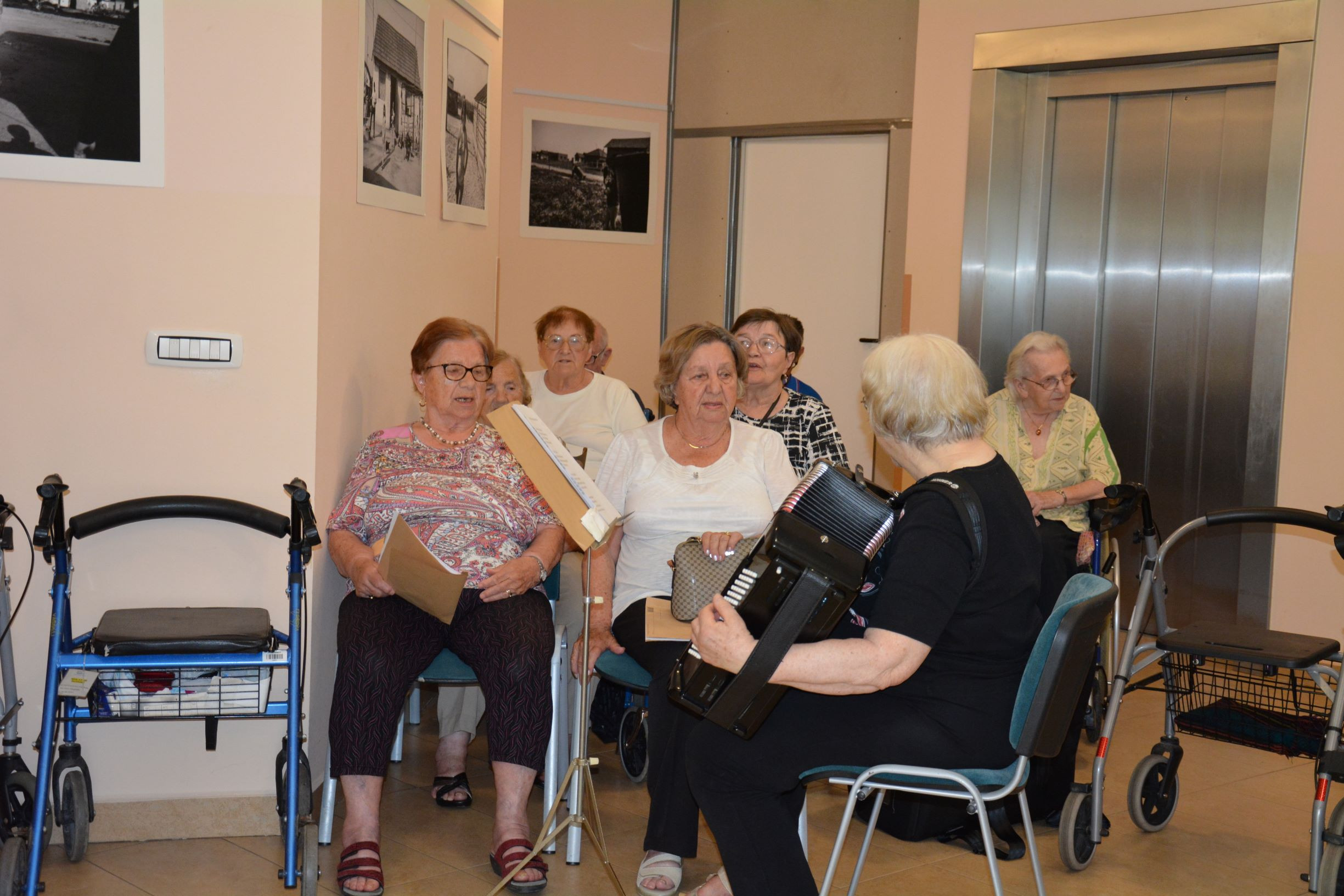 Otvoritev fotografske razstave Nikogaršnja zemlja