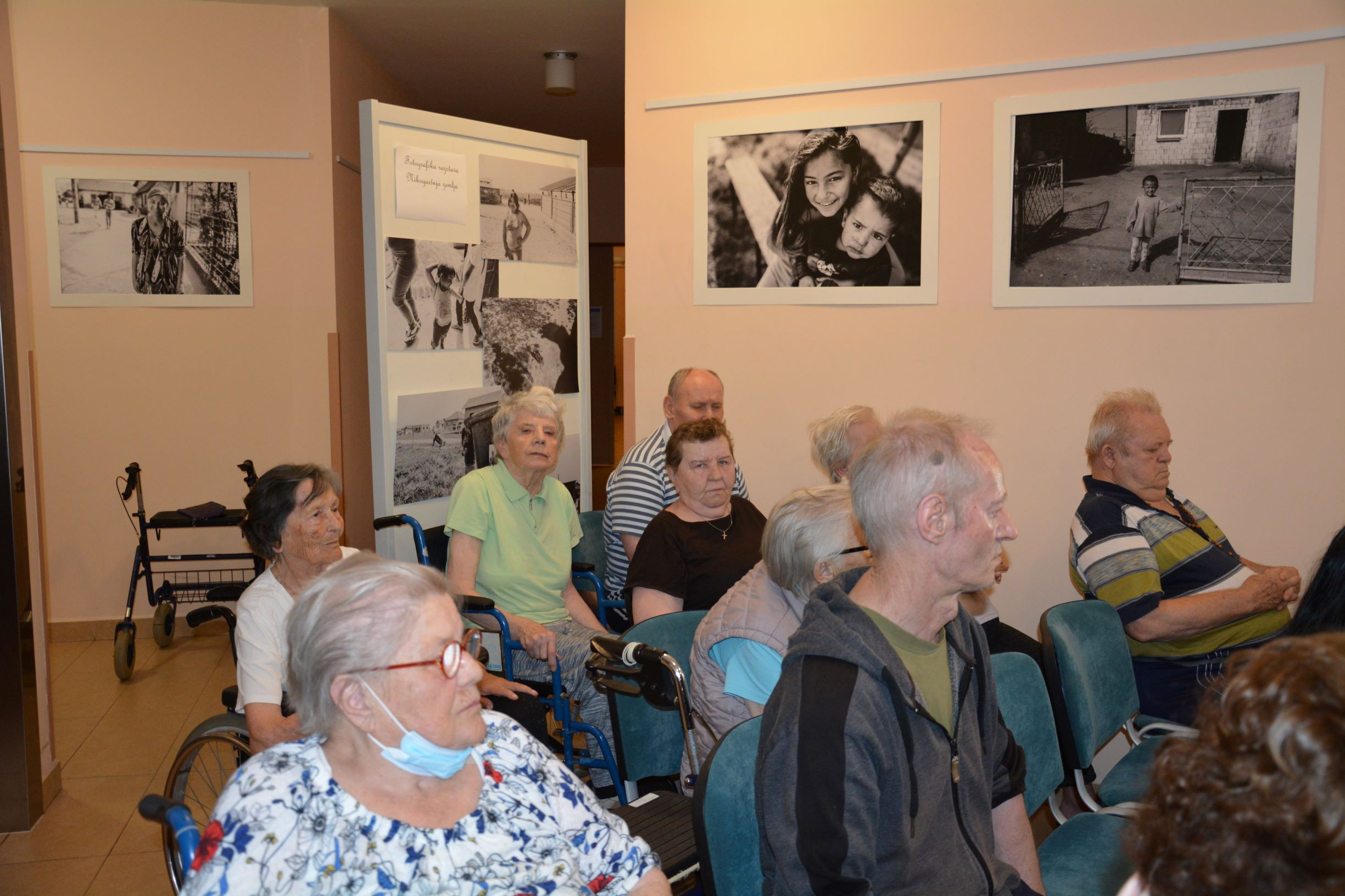 Otvoritev fotografske razstave Nikogaršnja zemlja