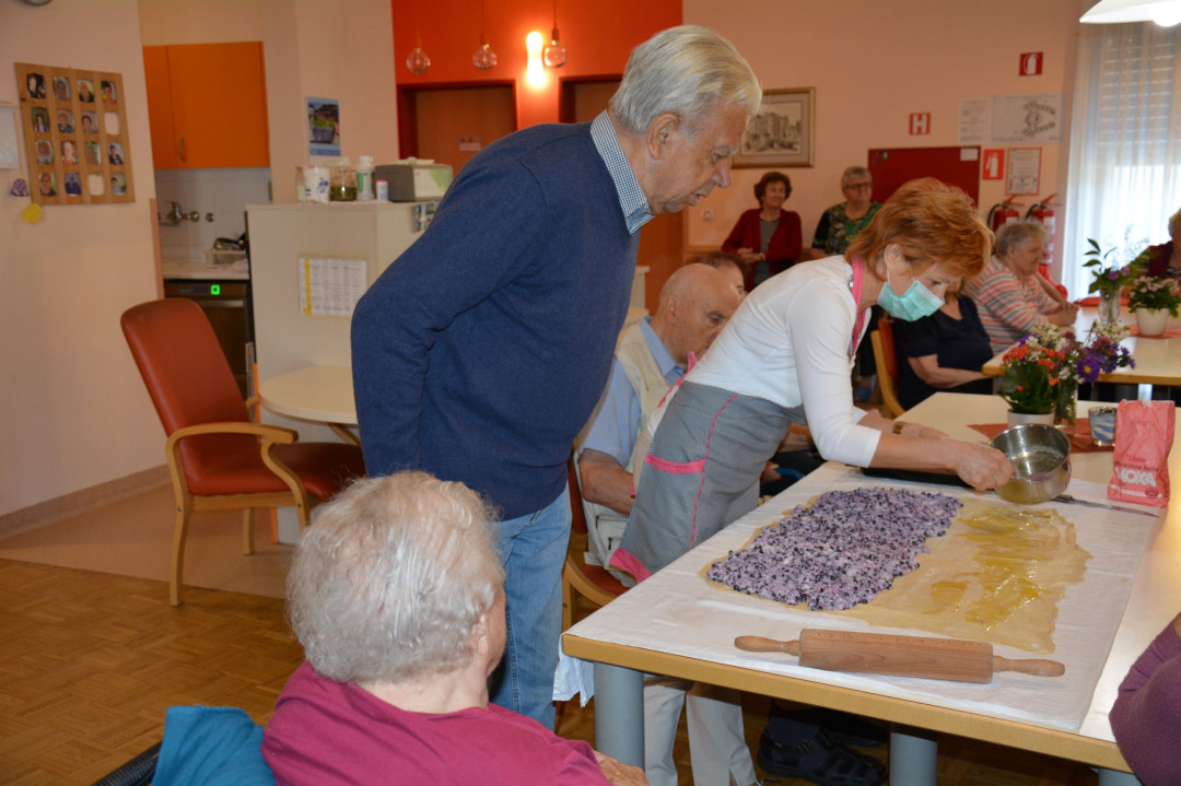 Peka štrudla z direktorico