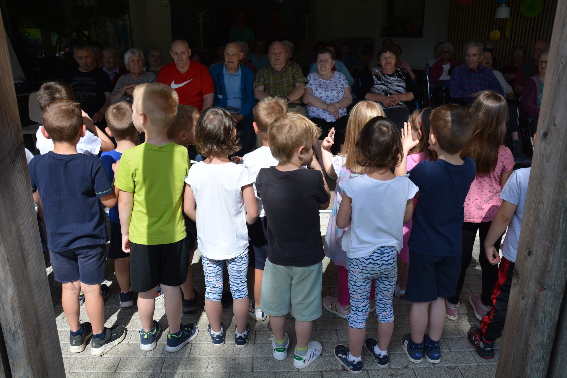 Pevski nastop otrok iz vrtca