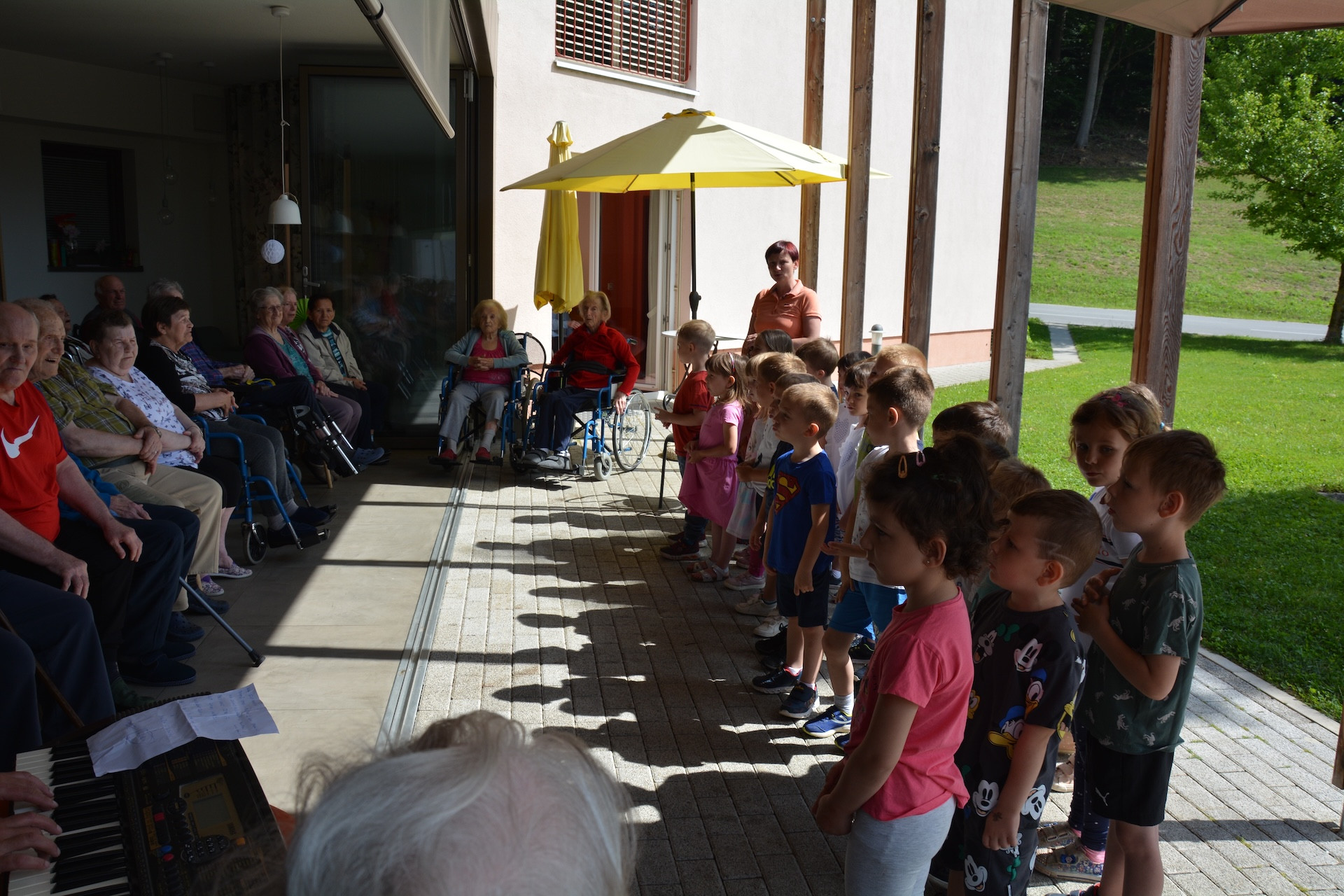 Pevski nastop otrok iz vrtca