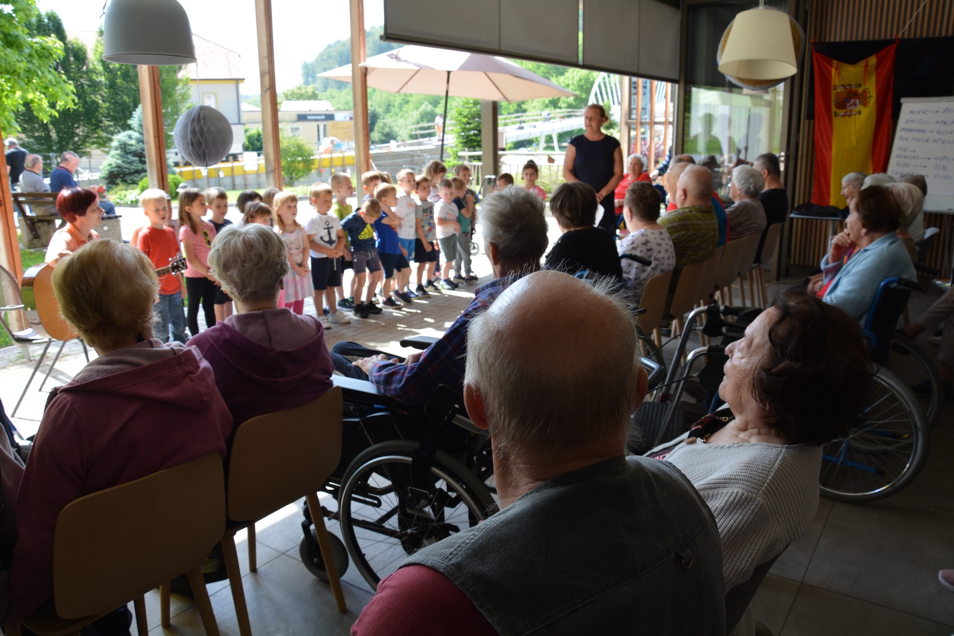 Pevski nastop otrok iz vrtca