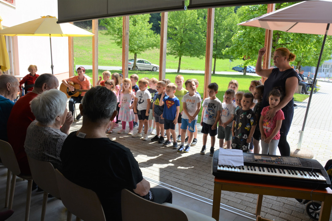 Pevski nastop otrok iz vrtca