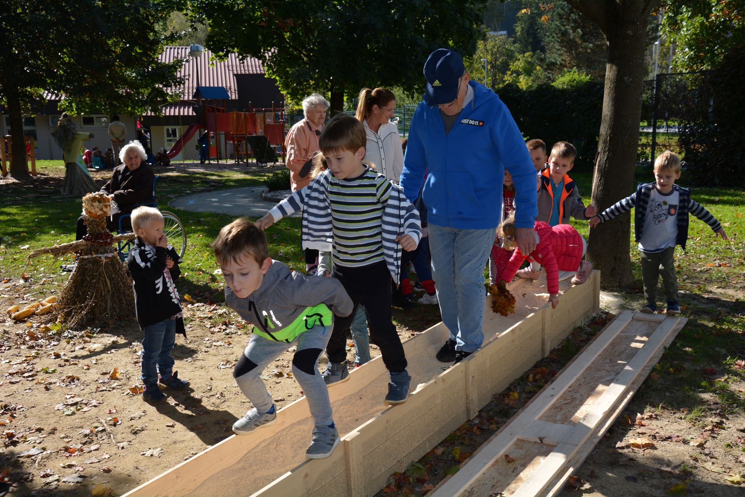 Pojdimo po čutni poti
