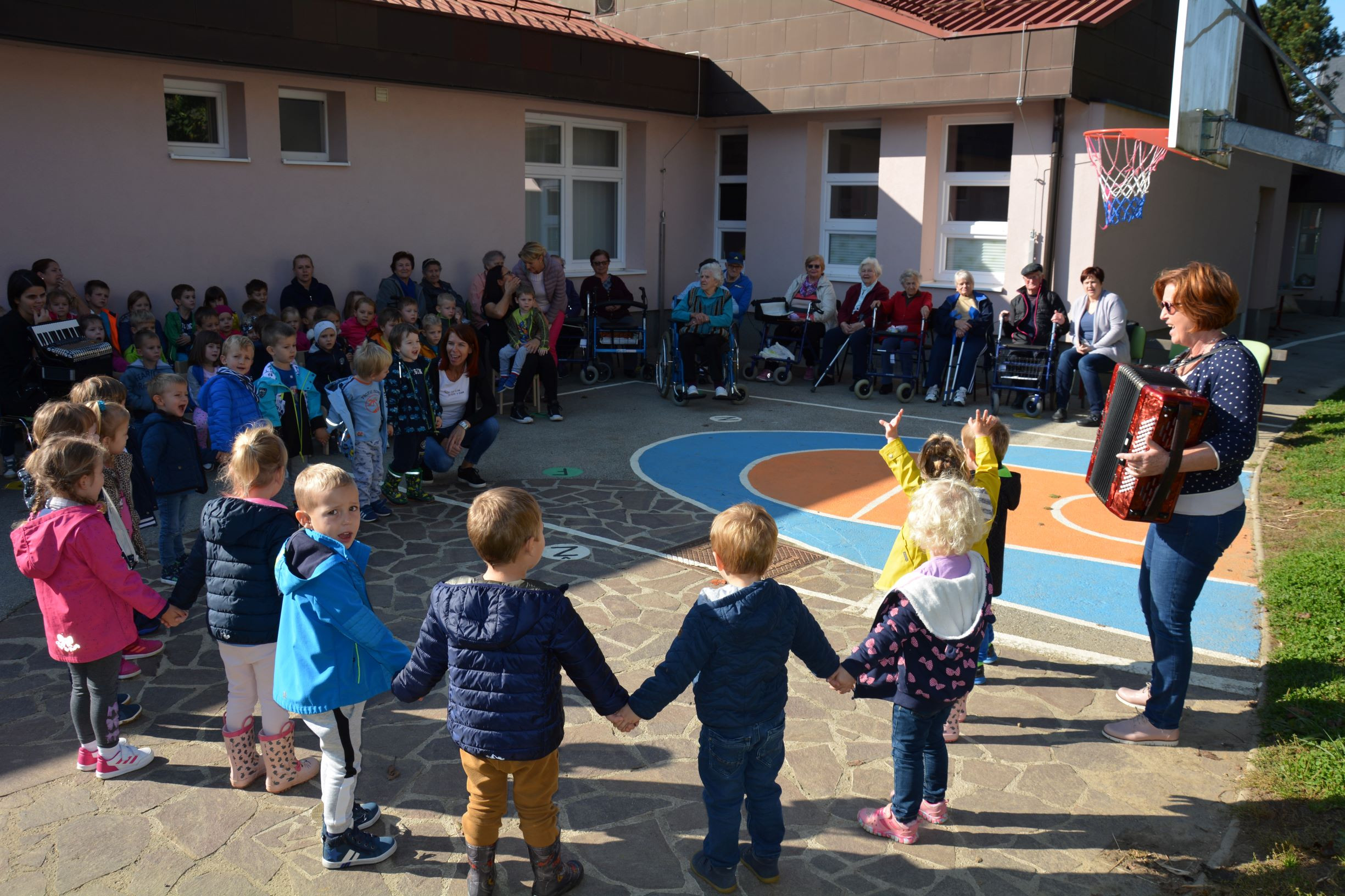 Pojdimo po čutni poti