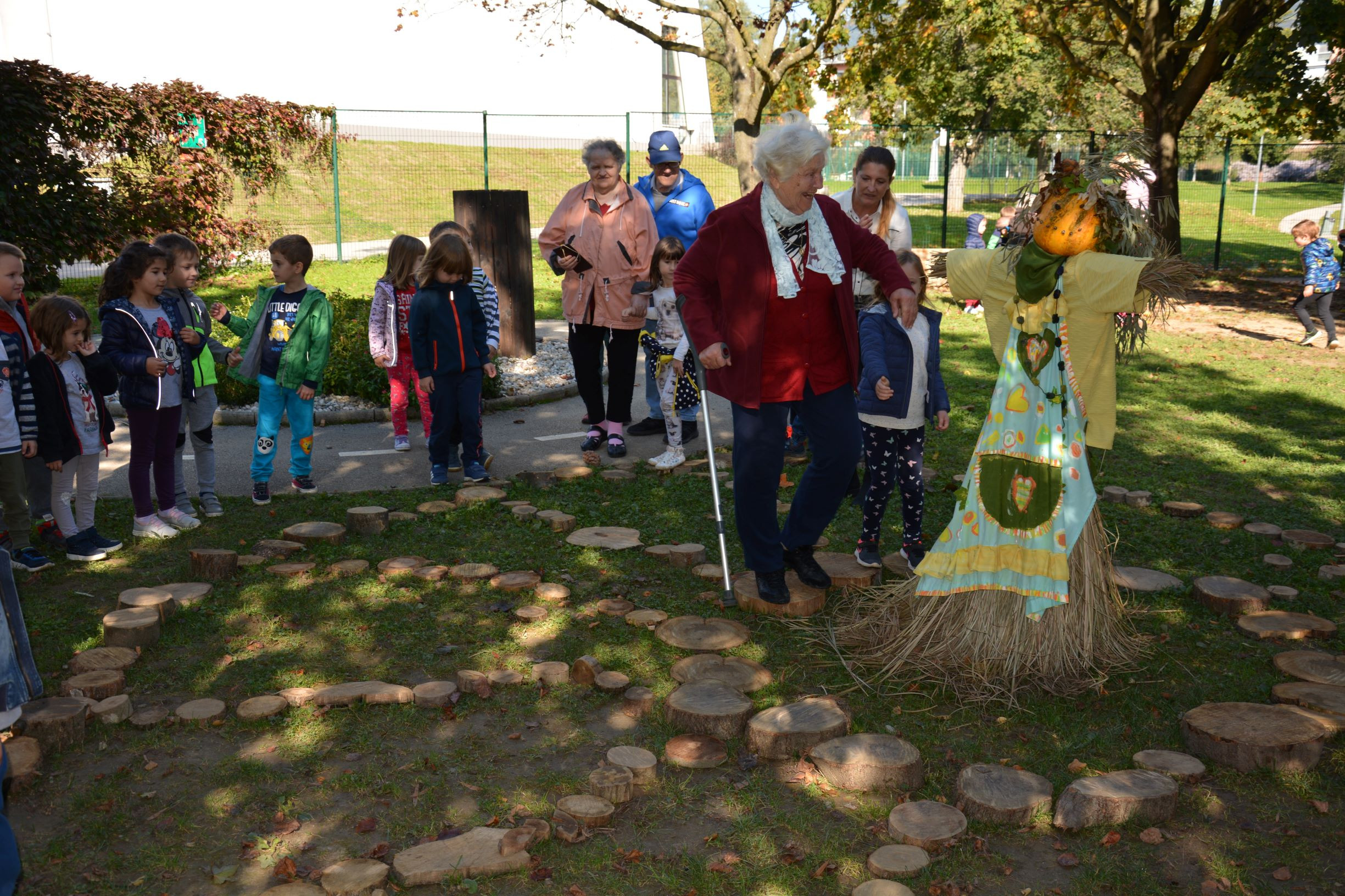 Pojdimo po čutni poti