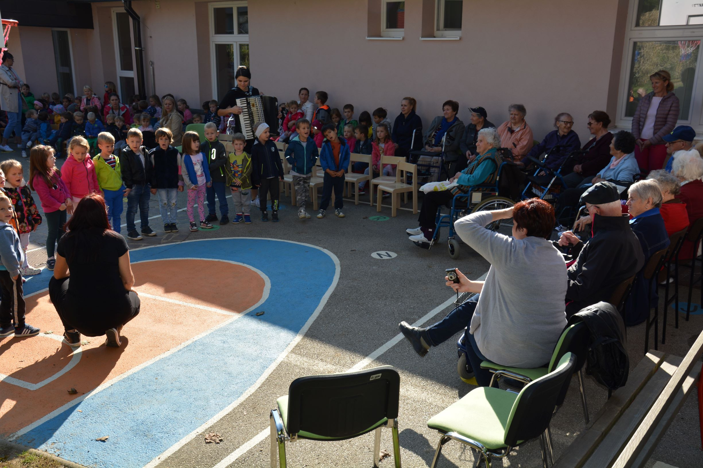 Pojdimo po čutni poti