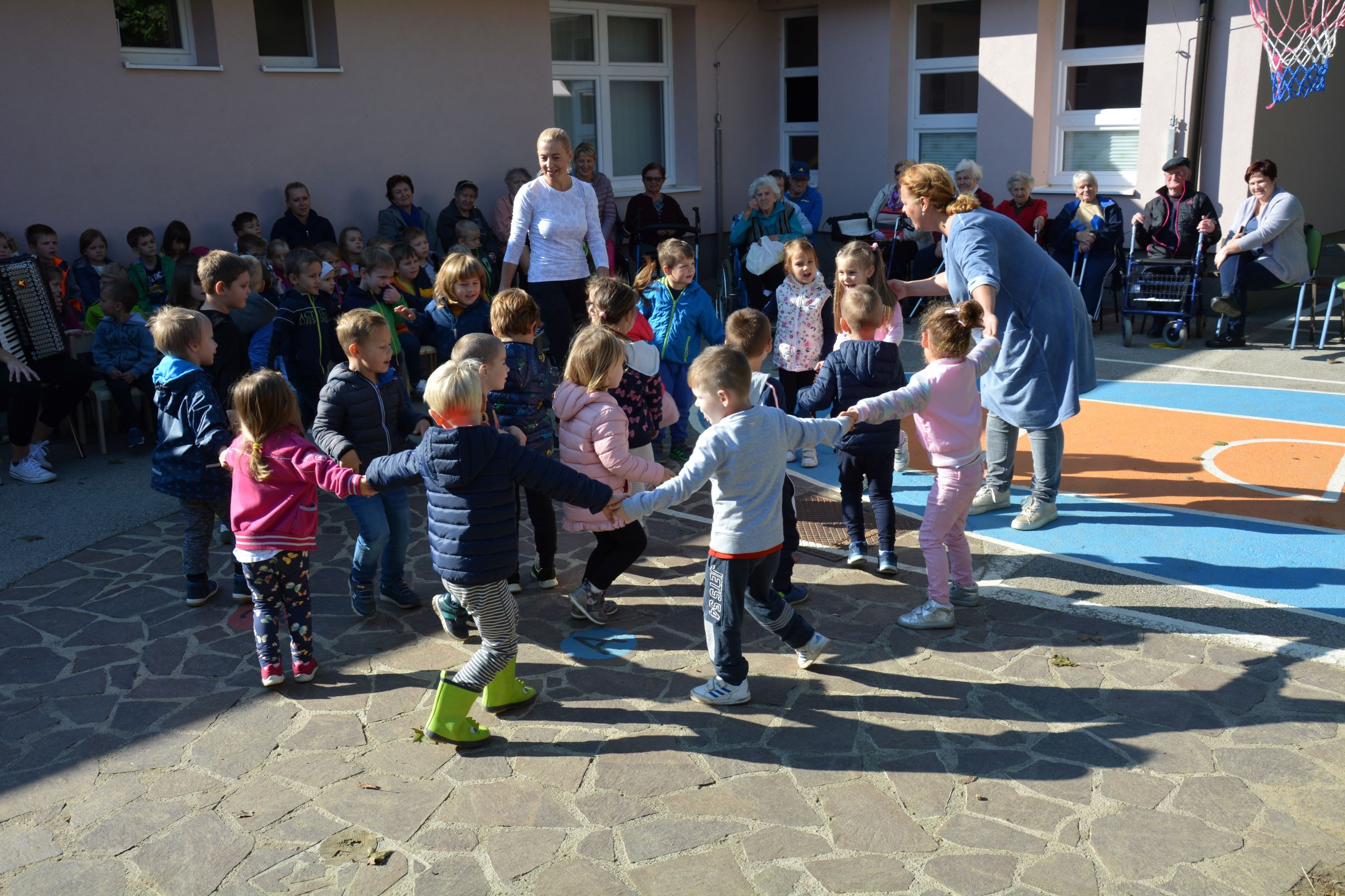 Pojdimo po čutni poti