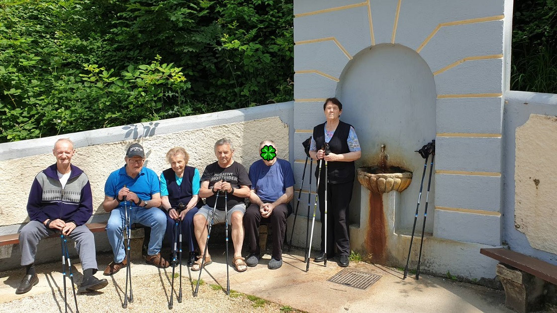 Pojdimo s palicami v naravo