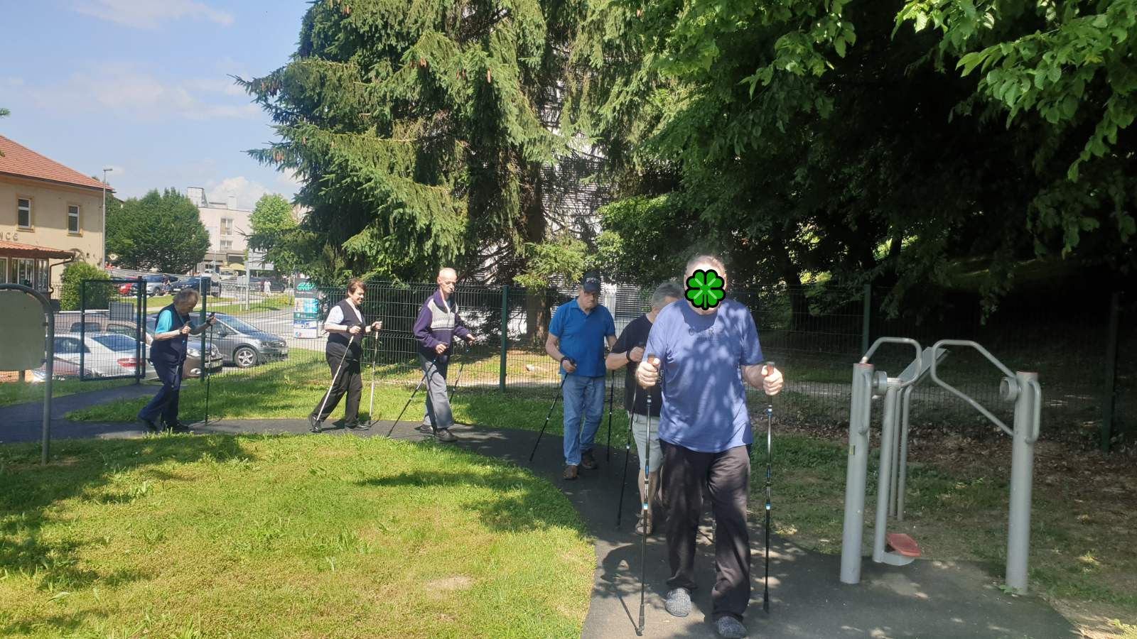 Pojdimo s palicami v naravo