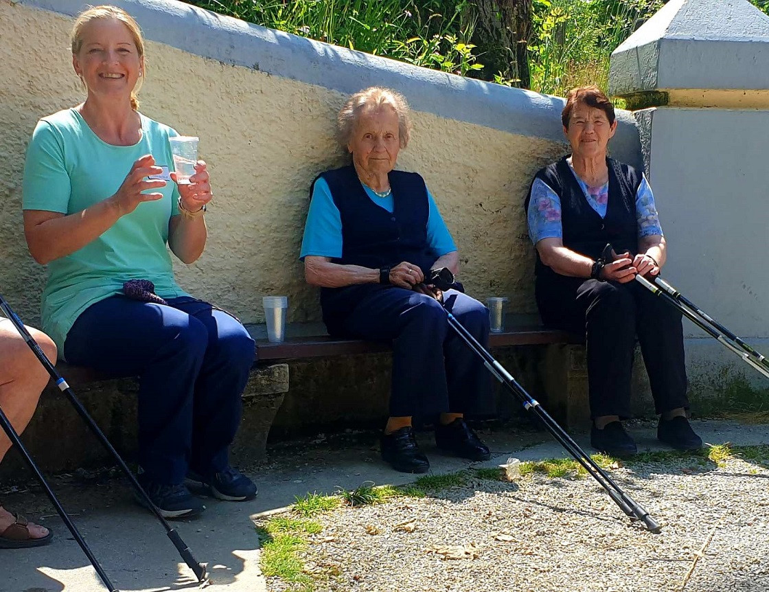 Pojdimo s palicami v naravo