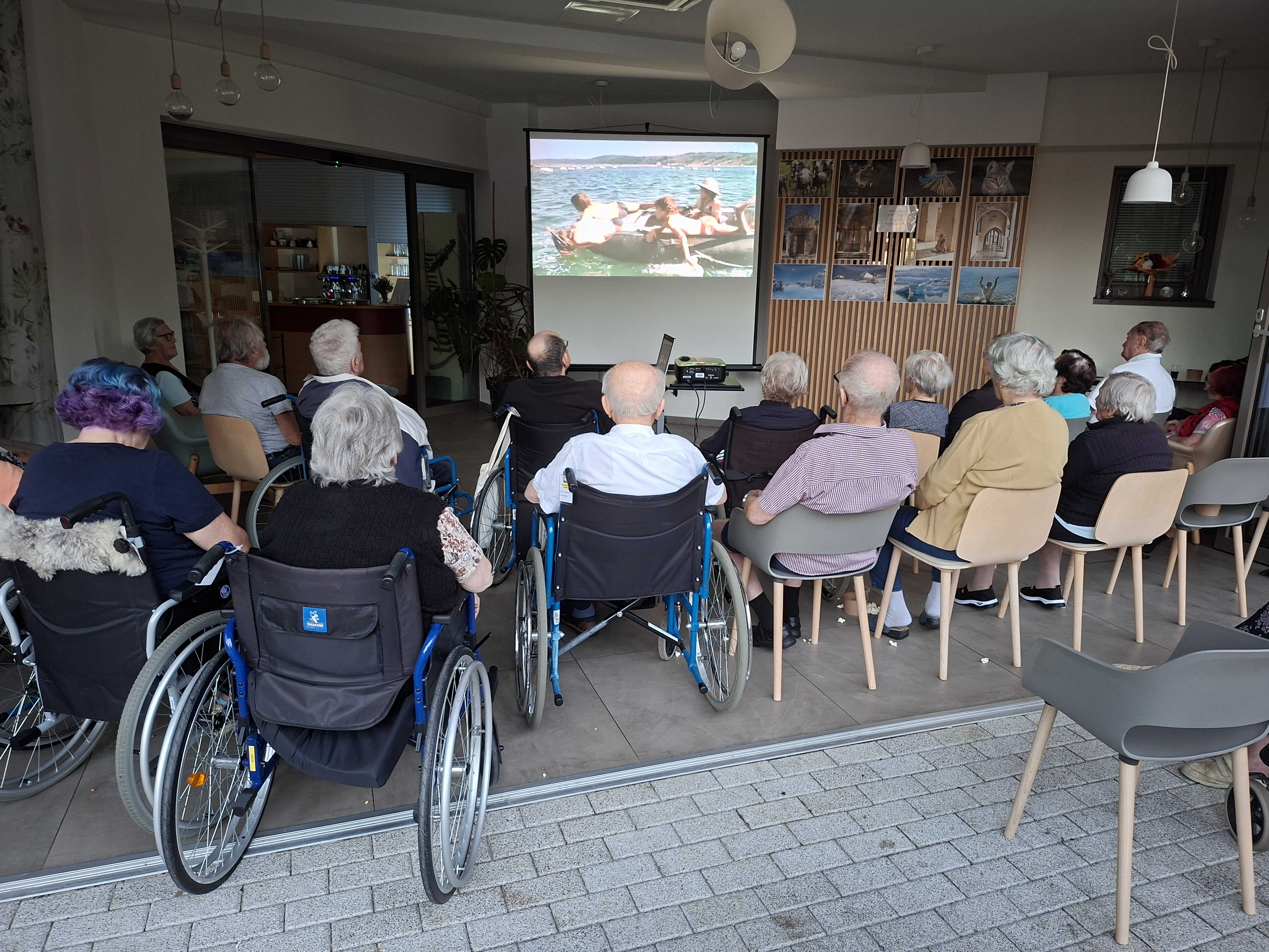 Poletni filmski večer v domu
