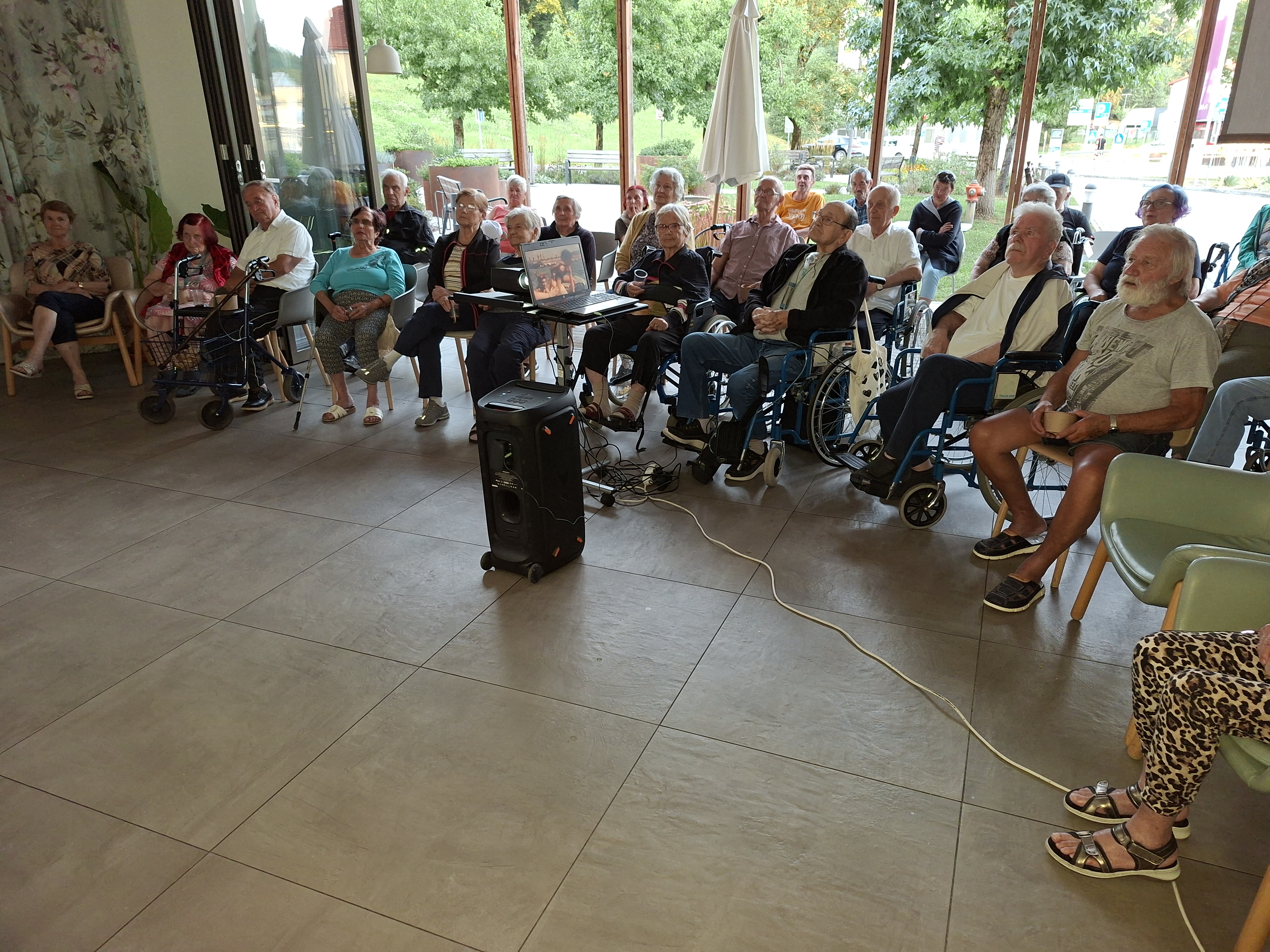 Poletni filmski večer v domu