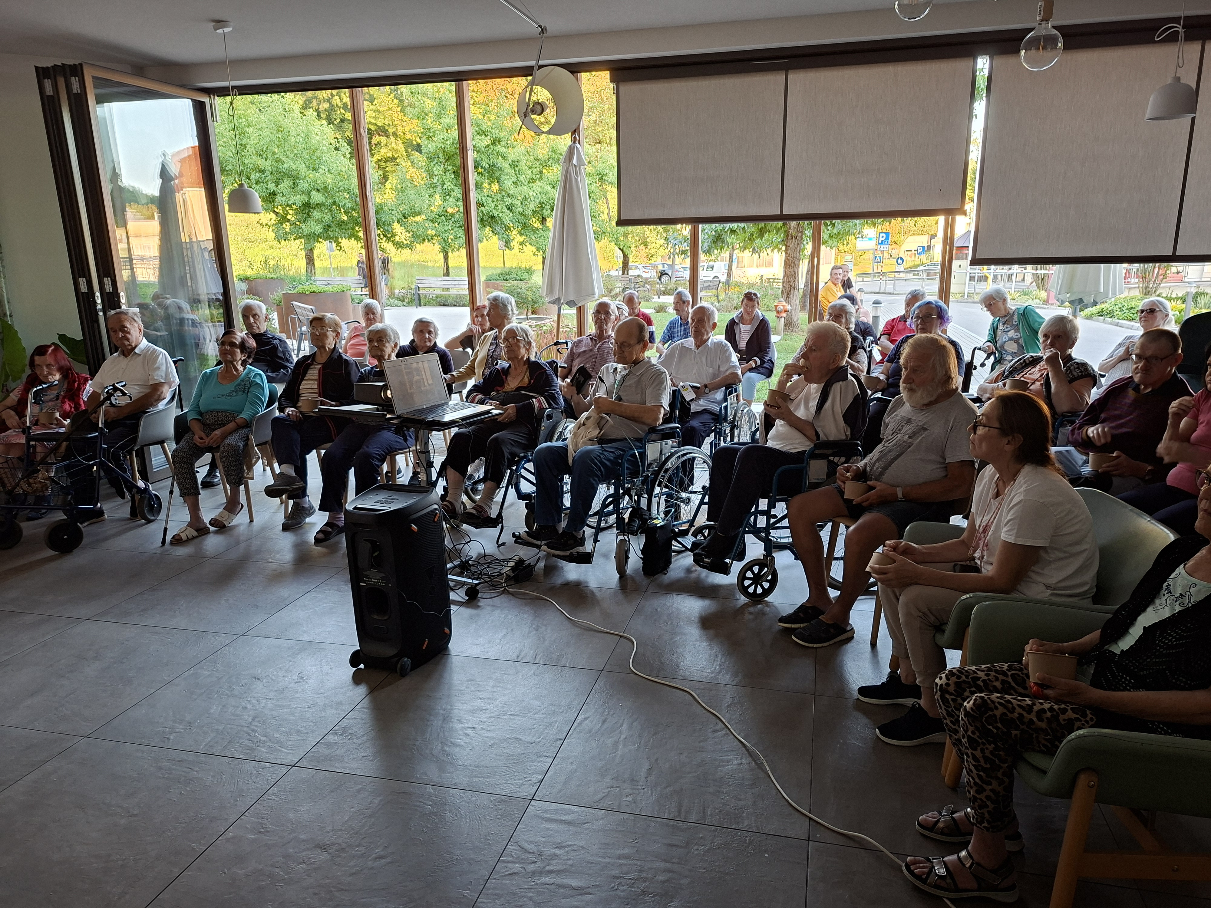 Poletni filmski večer v domu