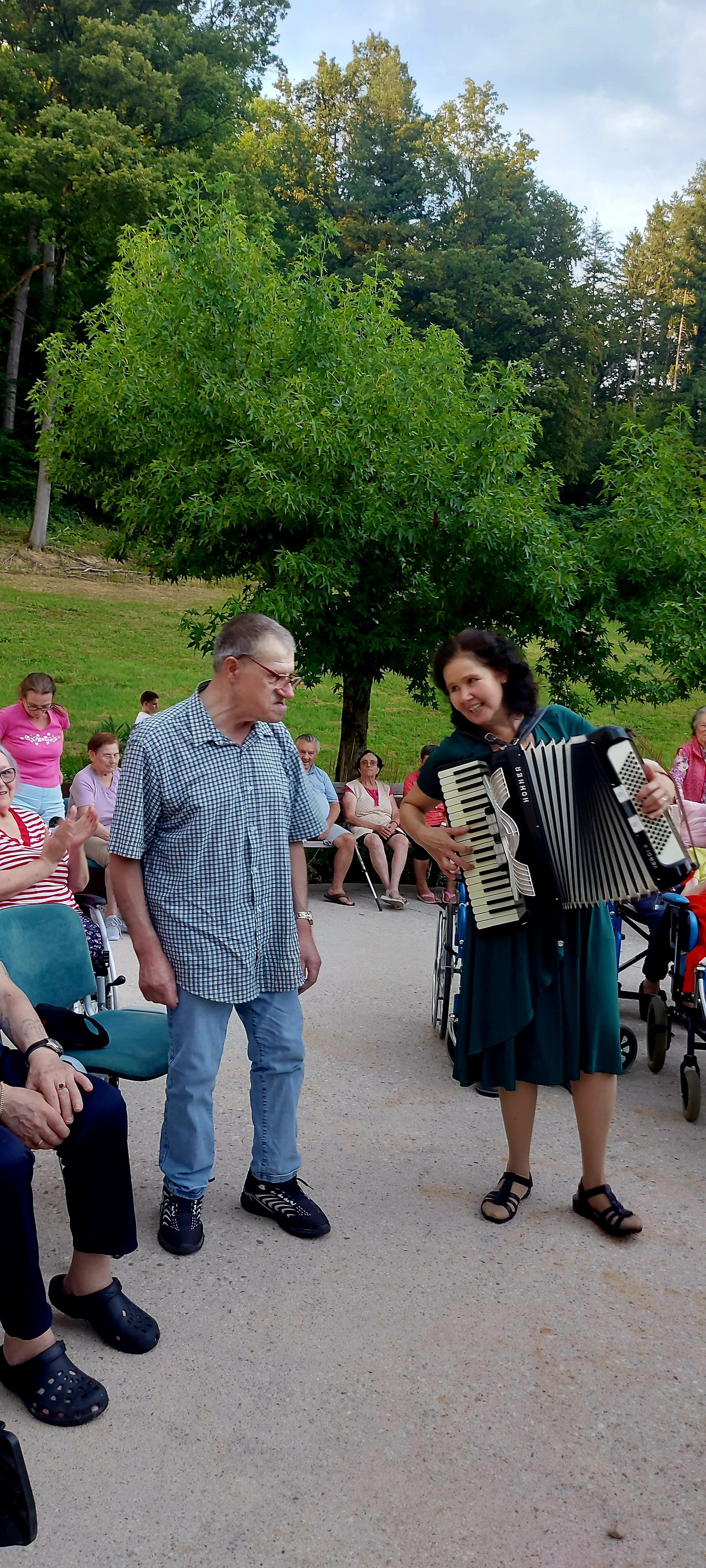 Poletni večer z glasbo