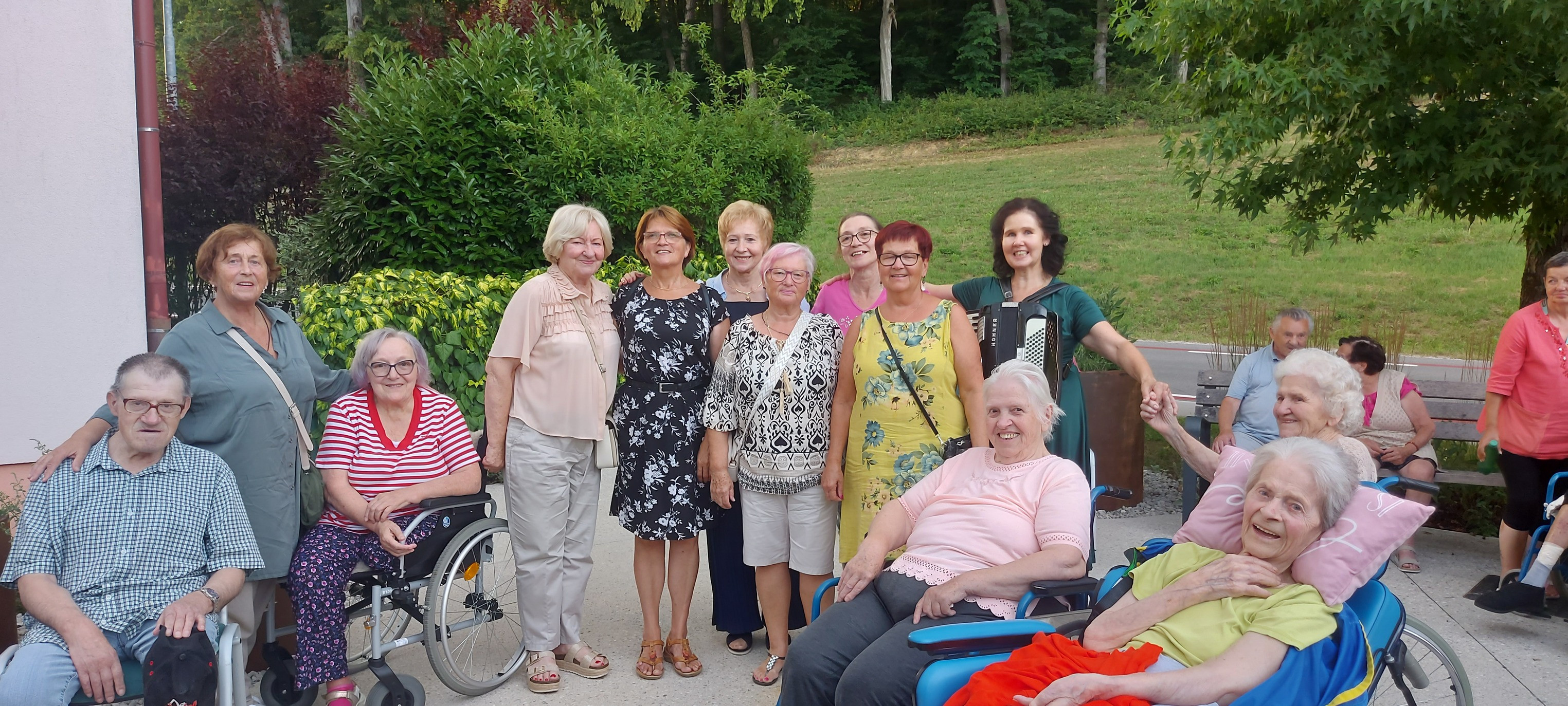 Poletni večer z glasbo