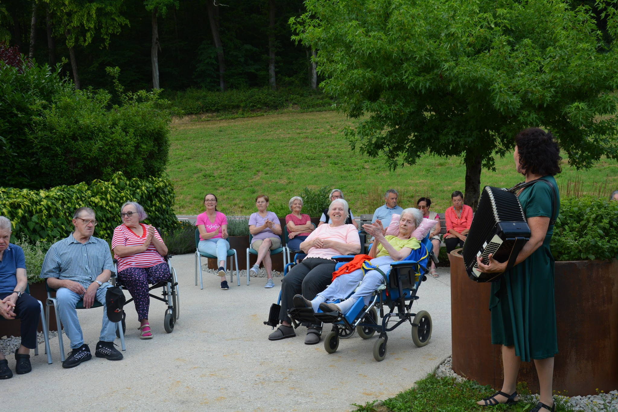 Poletni večer z glasbo