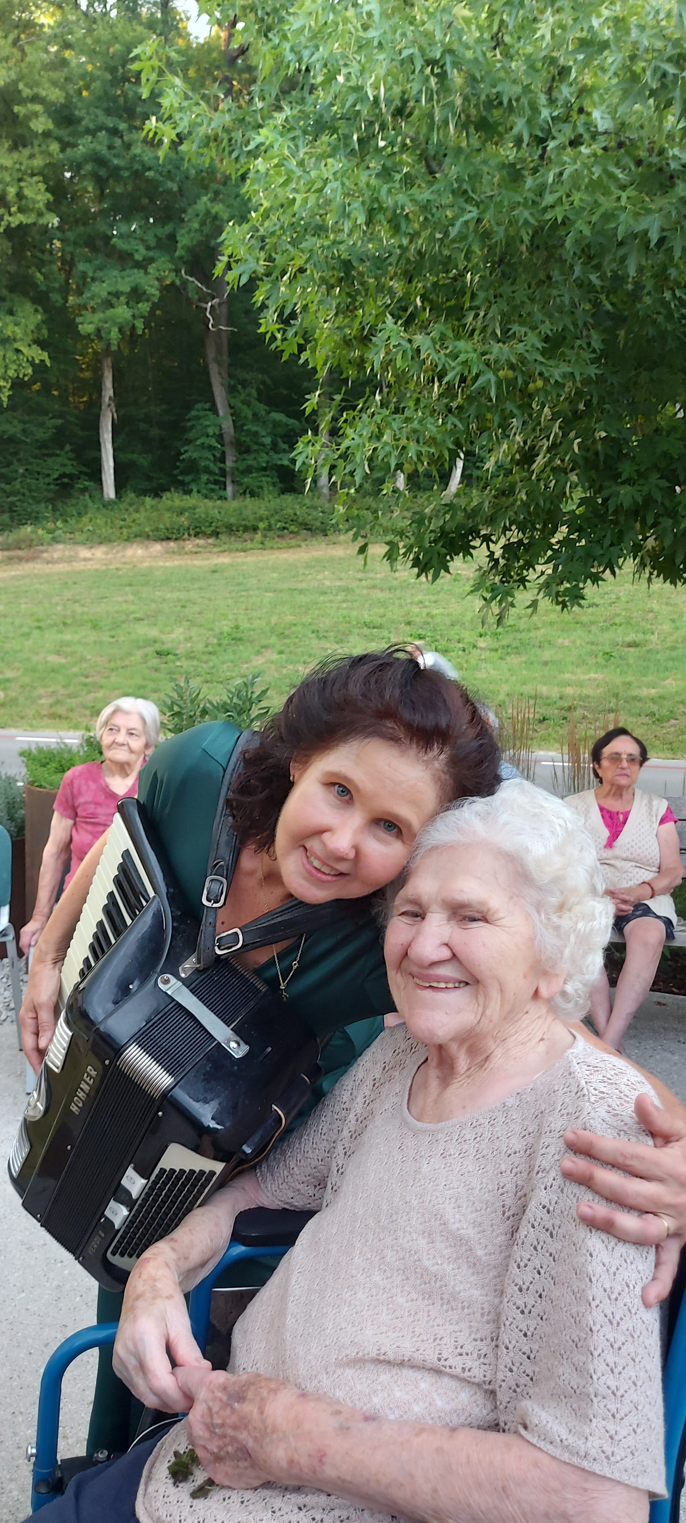 Poletni večer z glasbo