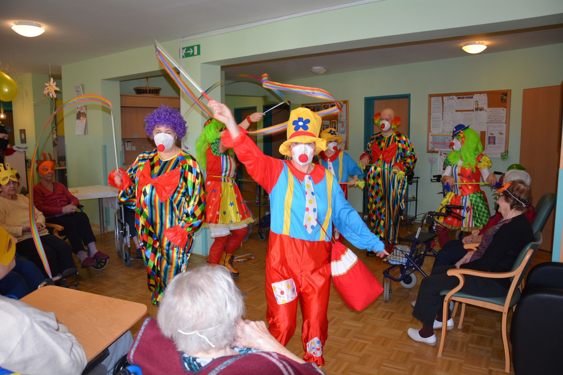 Poskočni Rdeči noski na turneji v Pegazovem domu