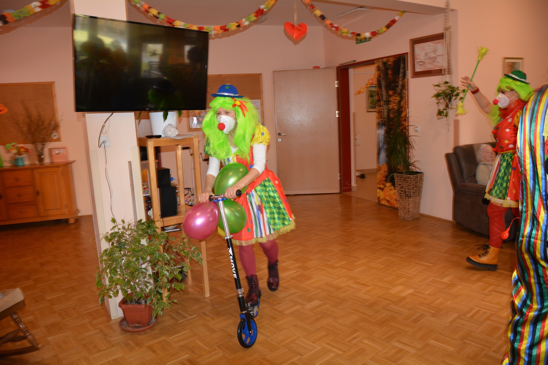 Poskočni Rdeči noski na turneji v Pegazovem domu