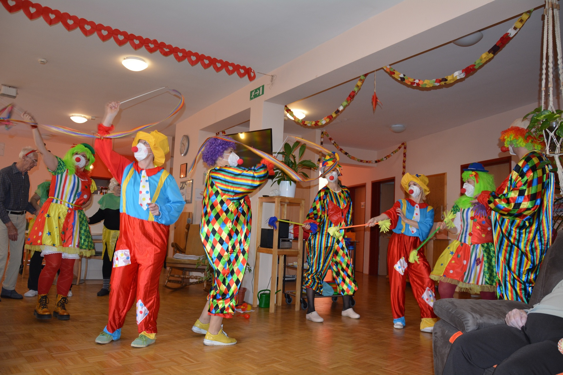 Poskočni Rdeči noski na turneji v Pegazovem domu