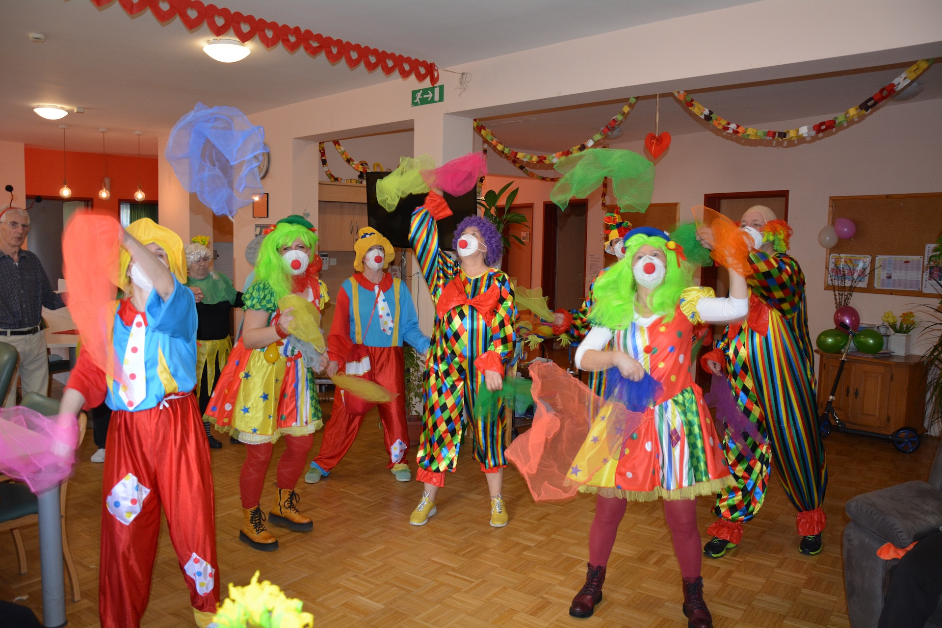 Poskočni Rdeči noski na turneji v Pegazovem domu