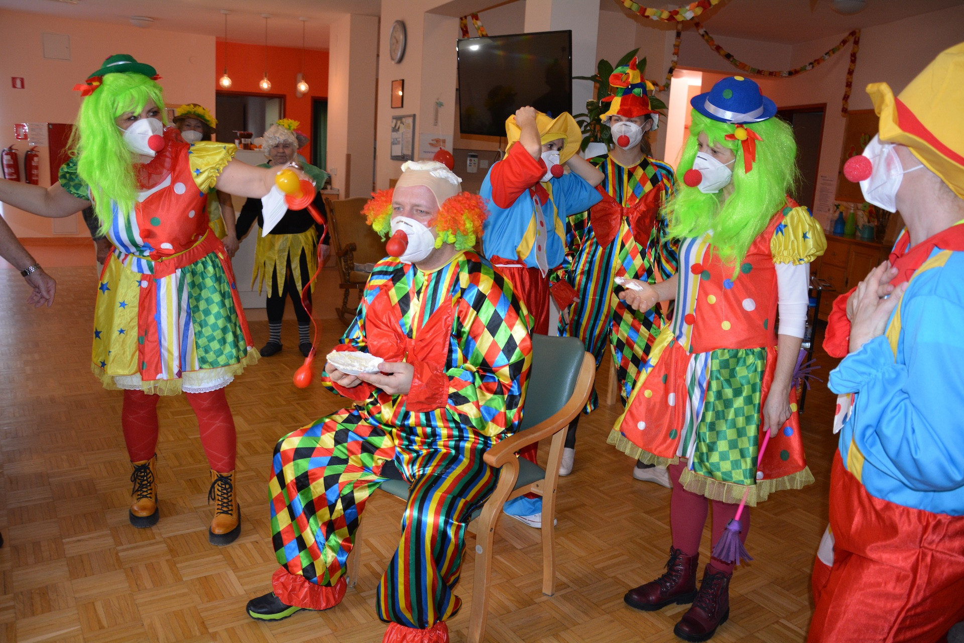 Poskočni Rdeči noski na turneji v Pegazovem domu