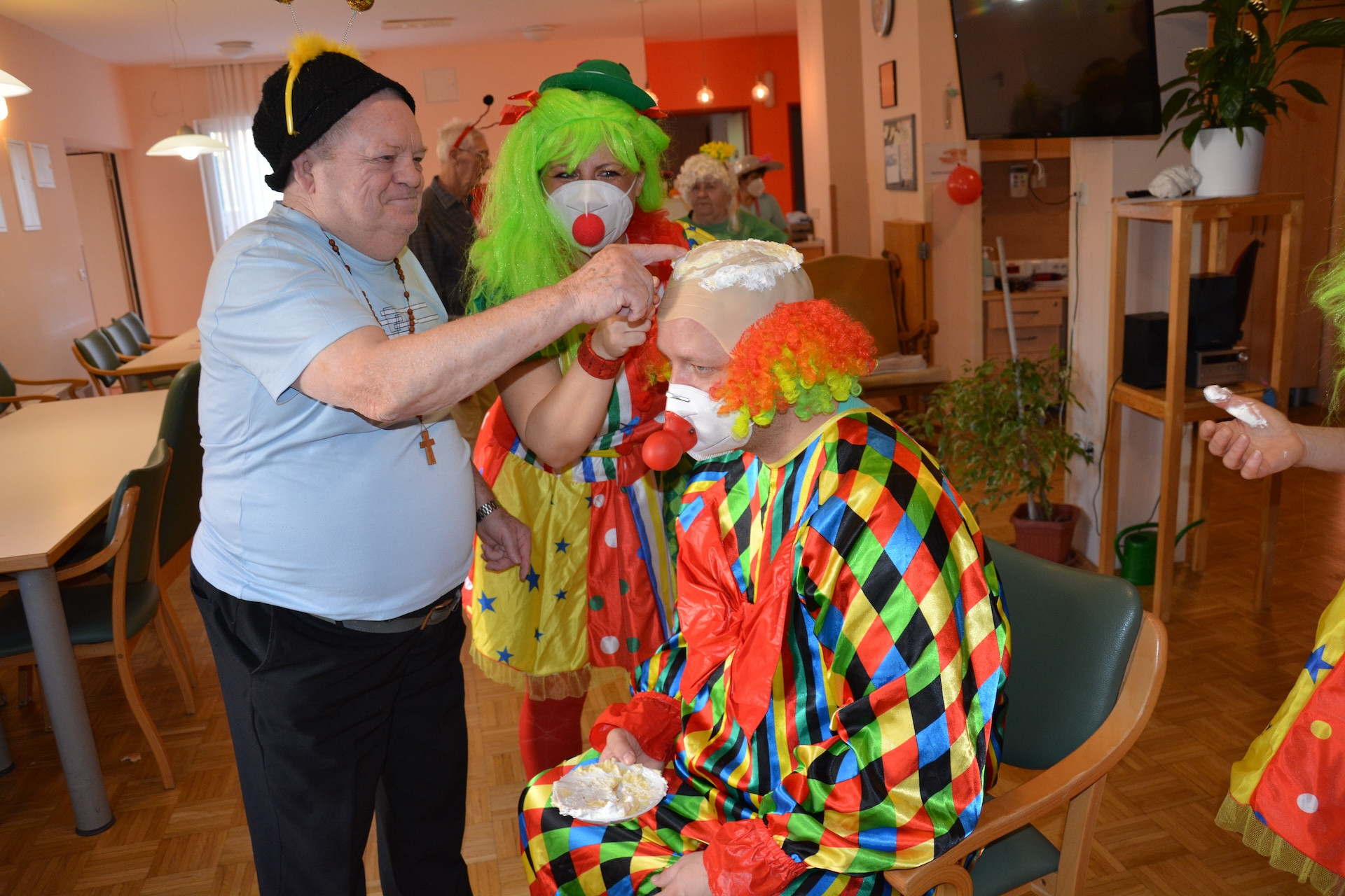 Poskočni Rdeči noski na turneji v Pegazovem domu