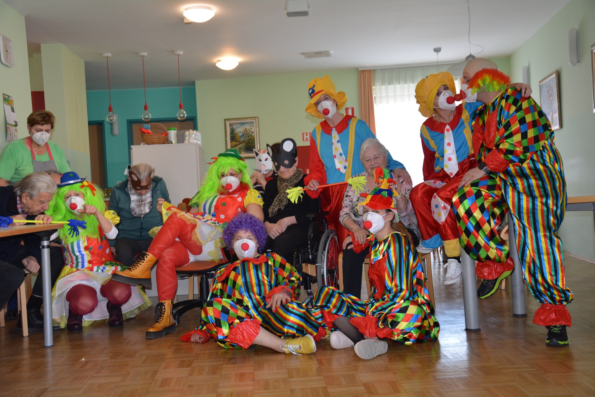 Poskočni Rdeči noski na turneji v Pegazovem domu