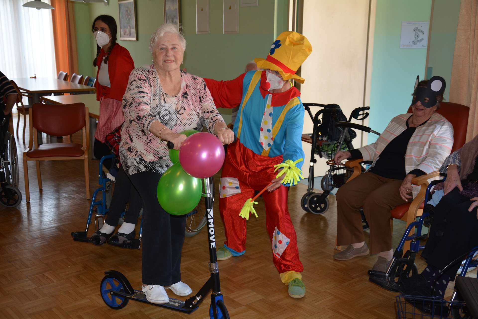 Poskočni Rdeči noski na turneji v Pegazovem domu