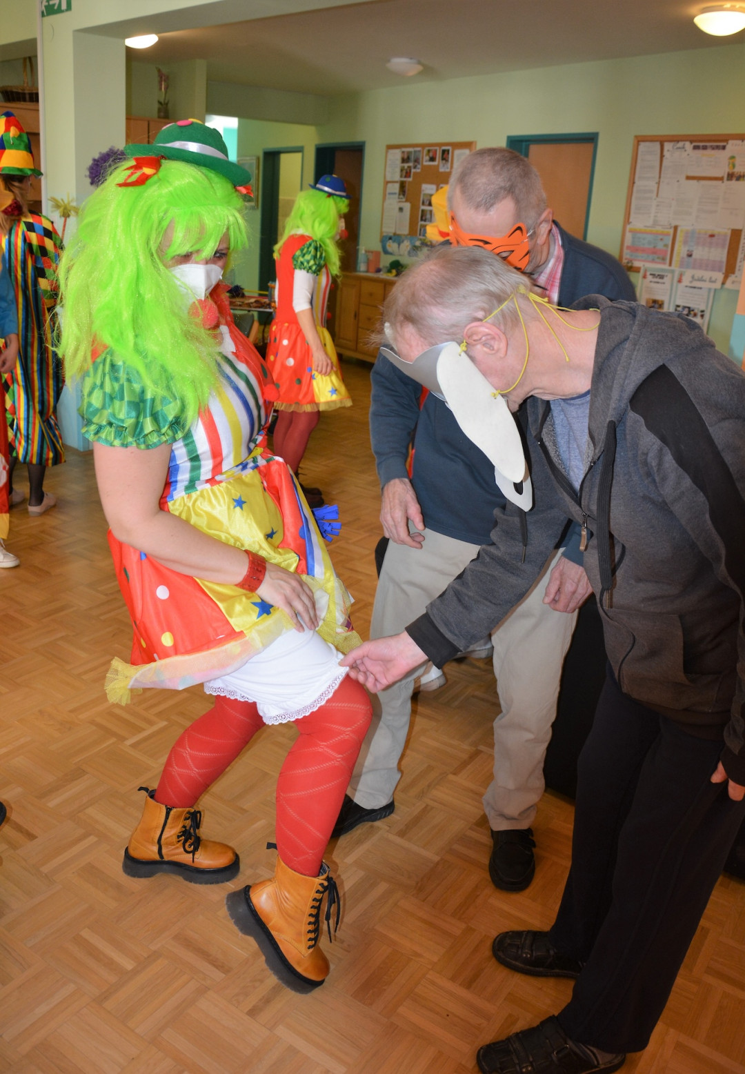 Poskočni Rdeči noski na turneji v Pegazovem domu