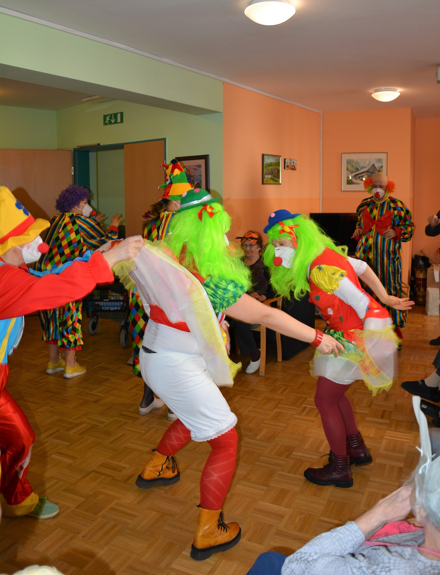 Poskočni Rdeči noski na turneji v Pegazovem domu