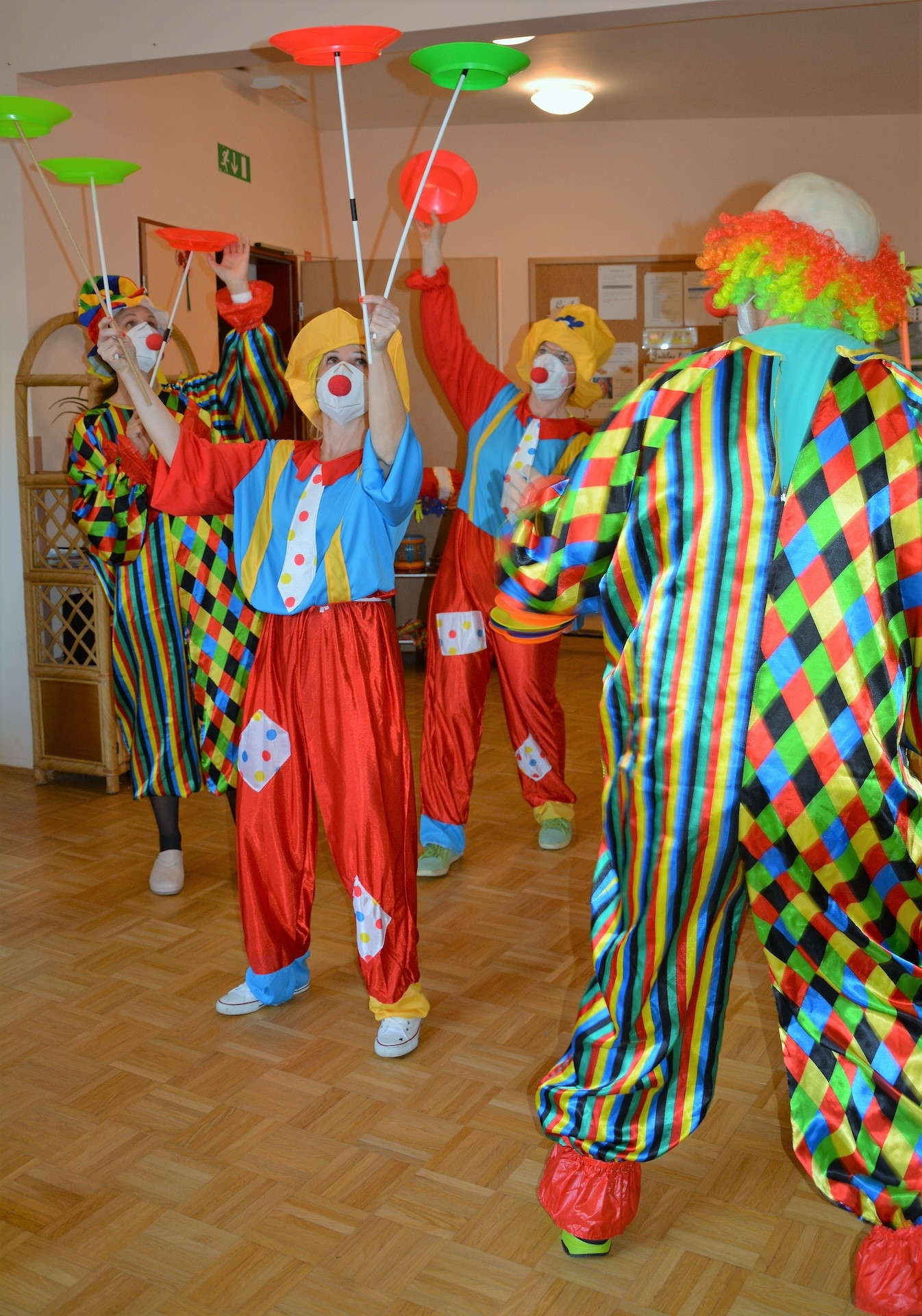 Poskočni Rdeči noski na turneji v Pegazovem domu