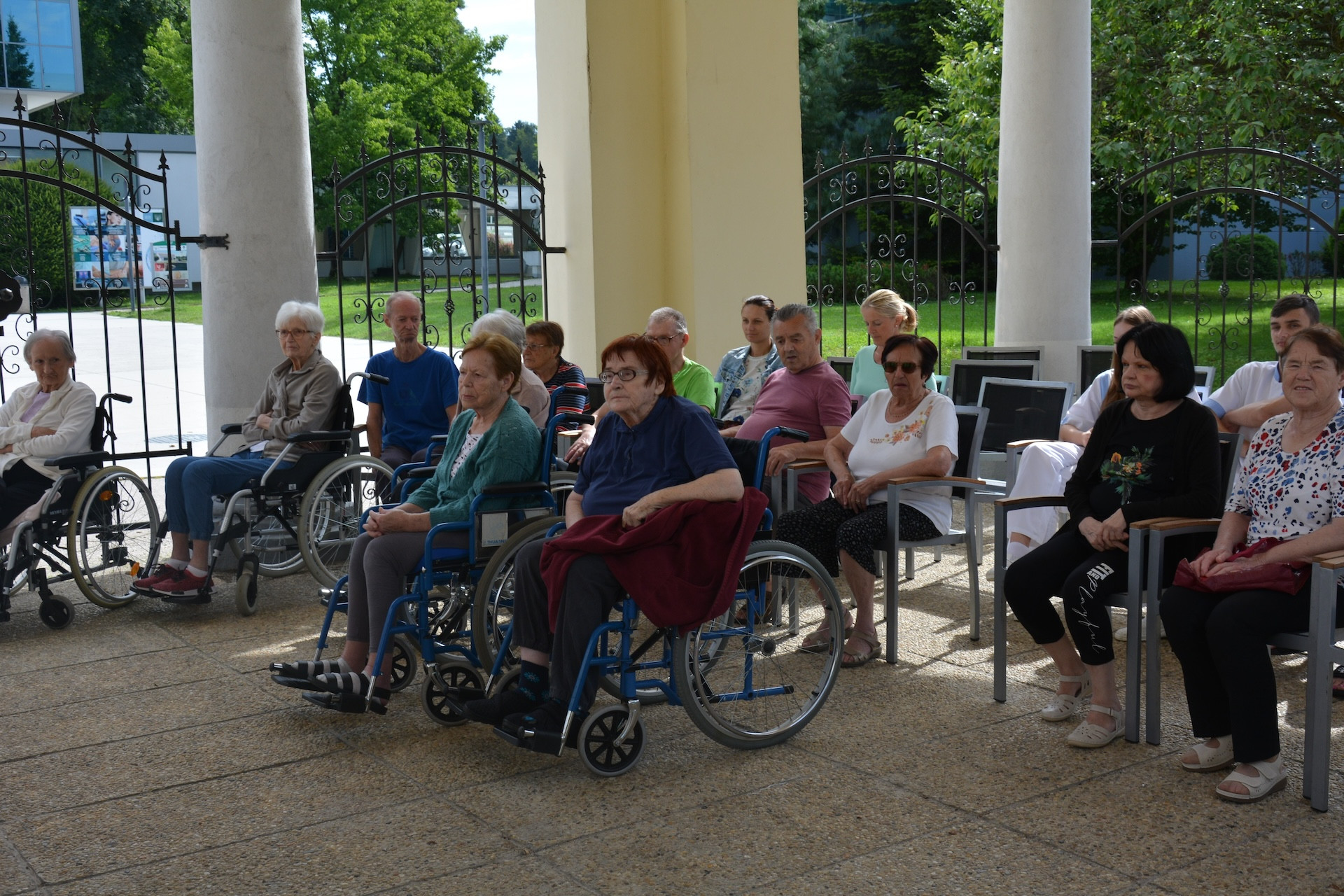 Poslušali smo promenadni koncert Musica Camerata