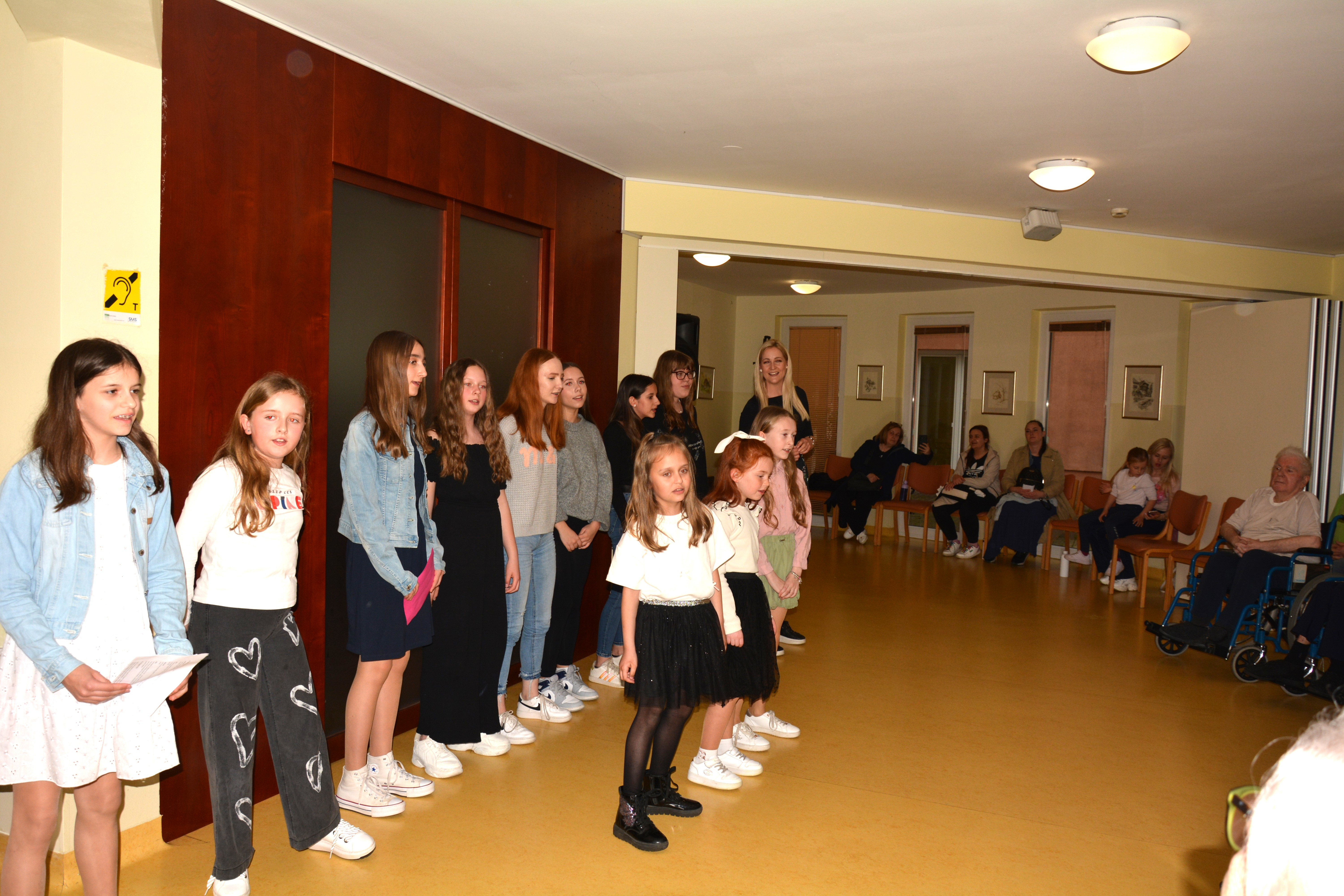 Praznik glasbe s Kajo Humski in učenkami Glasbene šole Simona Plemenitaša