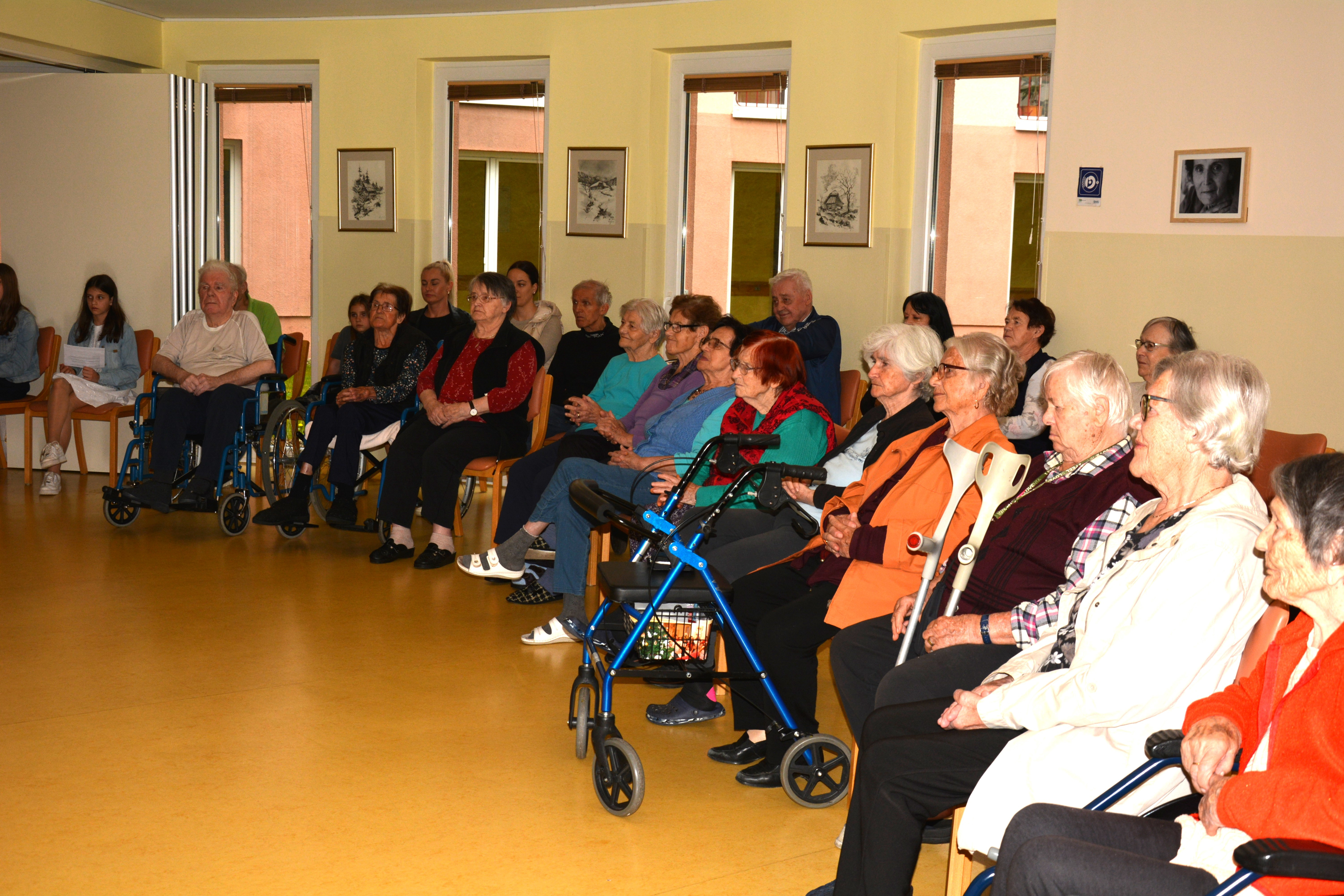 Praznik glasbe s Kajo Humski in učenkami Glasbene šole Simona Plemenitaša