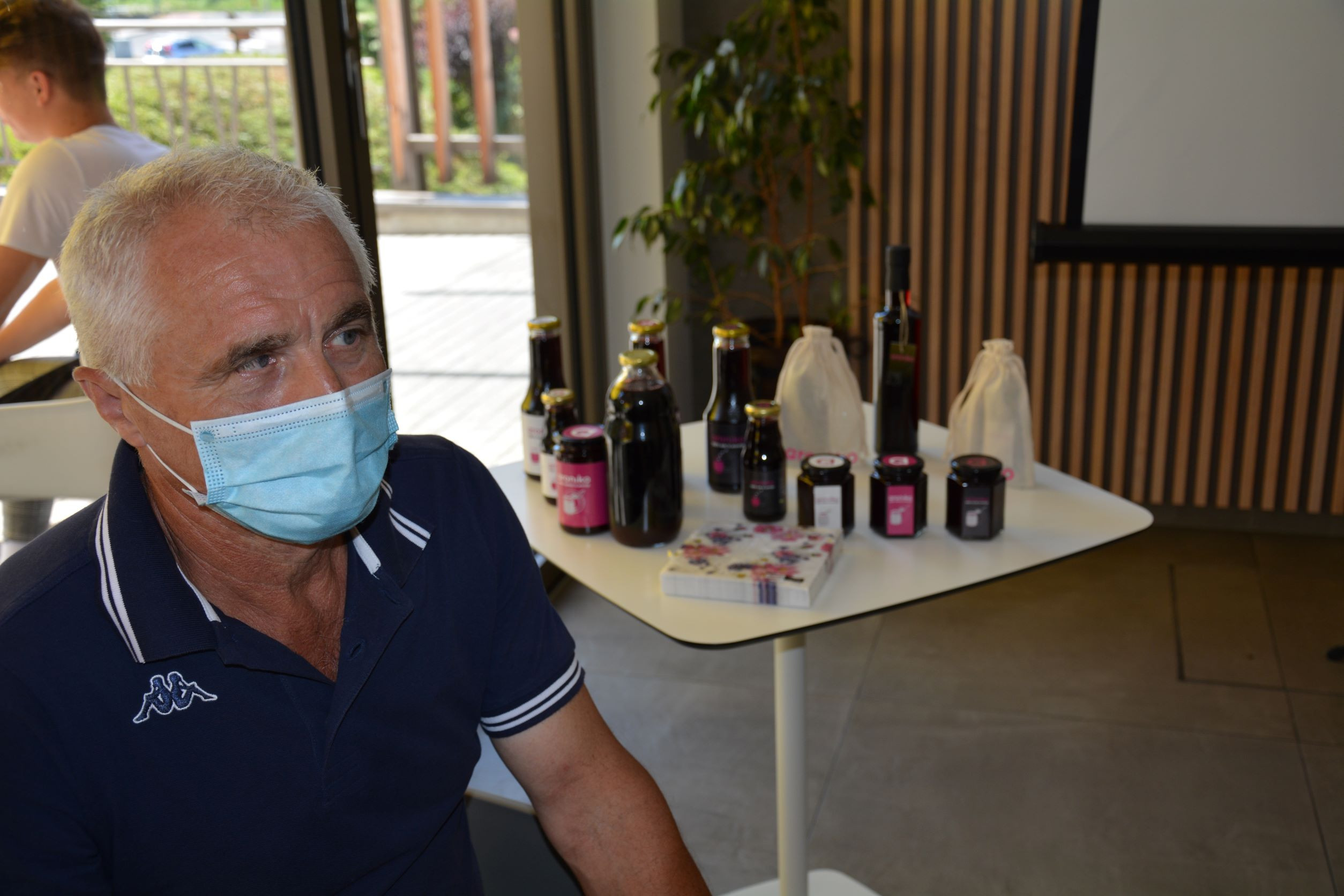 Predstavitev zdravilne rastline aronije