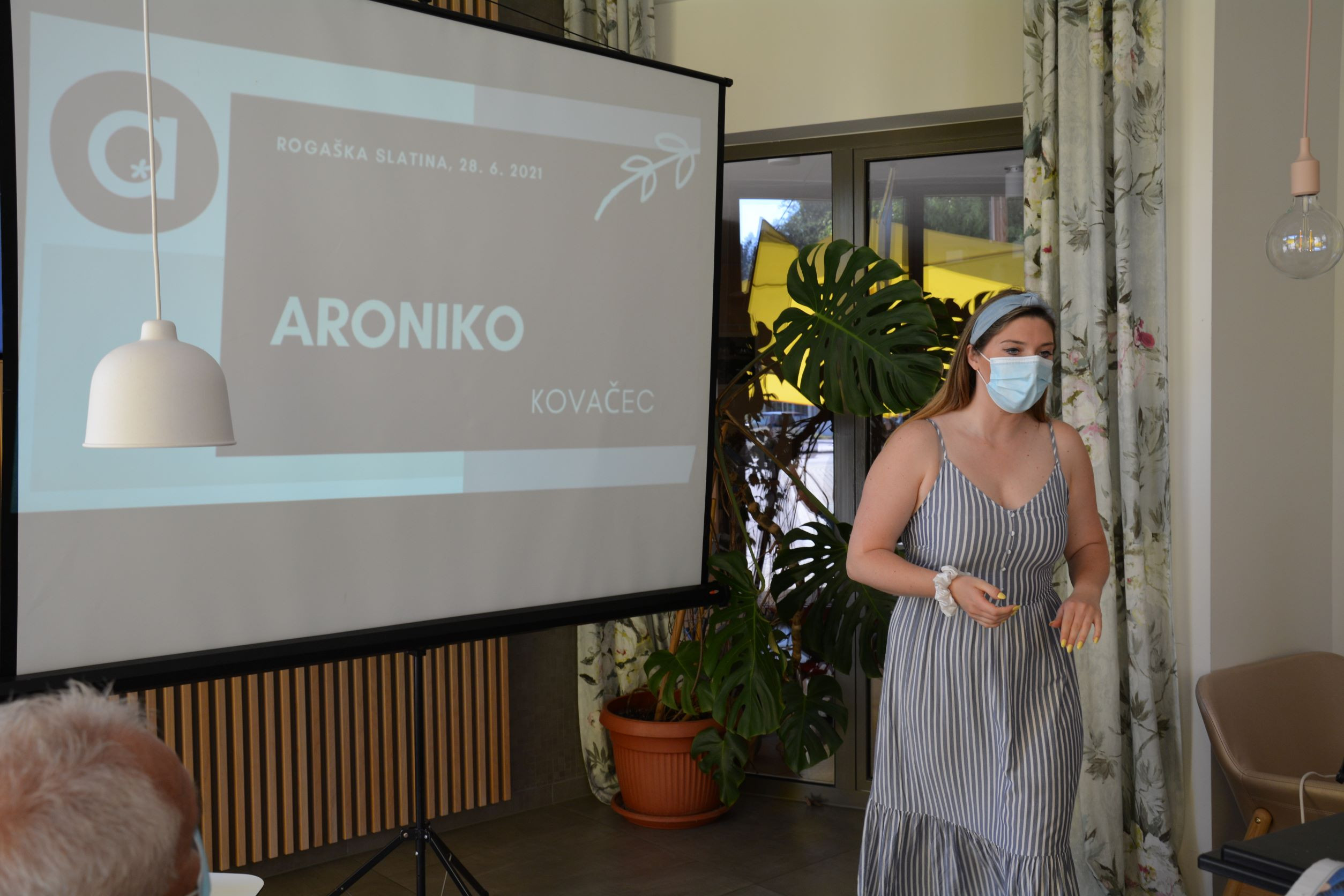 Predstavitev zdravilne rastline aronije