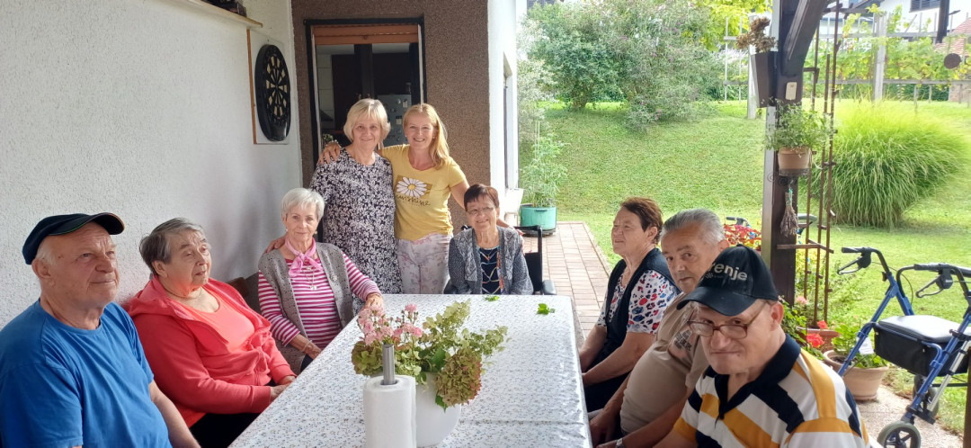 Pri Cvetki v zunanji kuhinji