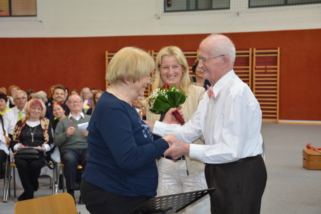 Prvič na Reviji pevskih zborov stanovalcev