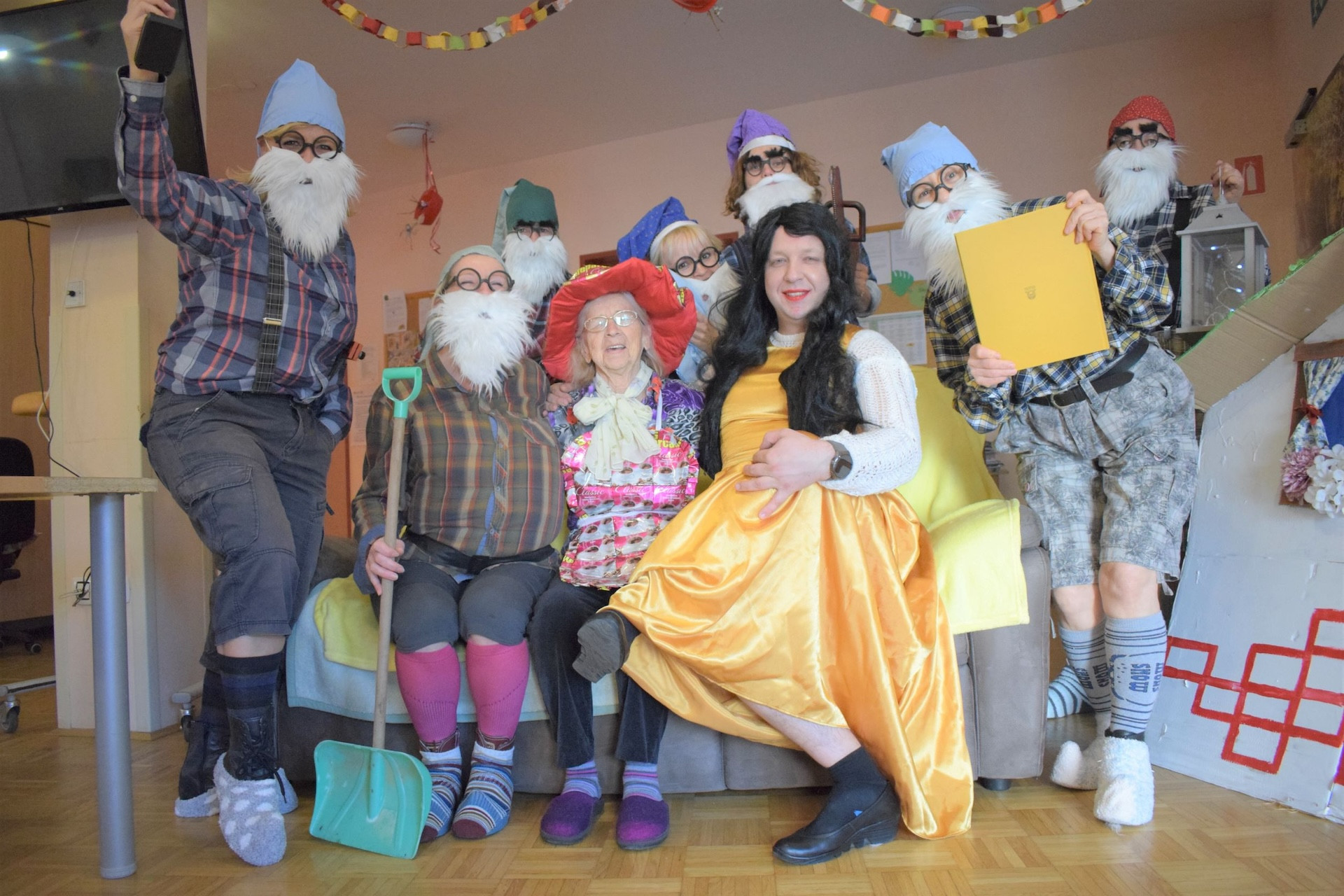 Pust- nasmejanih ust