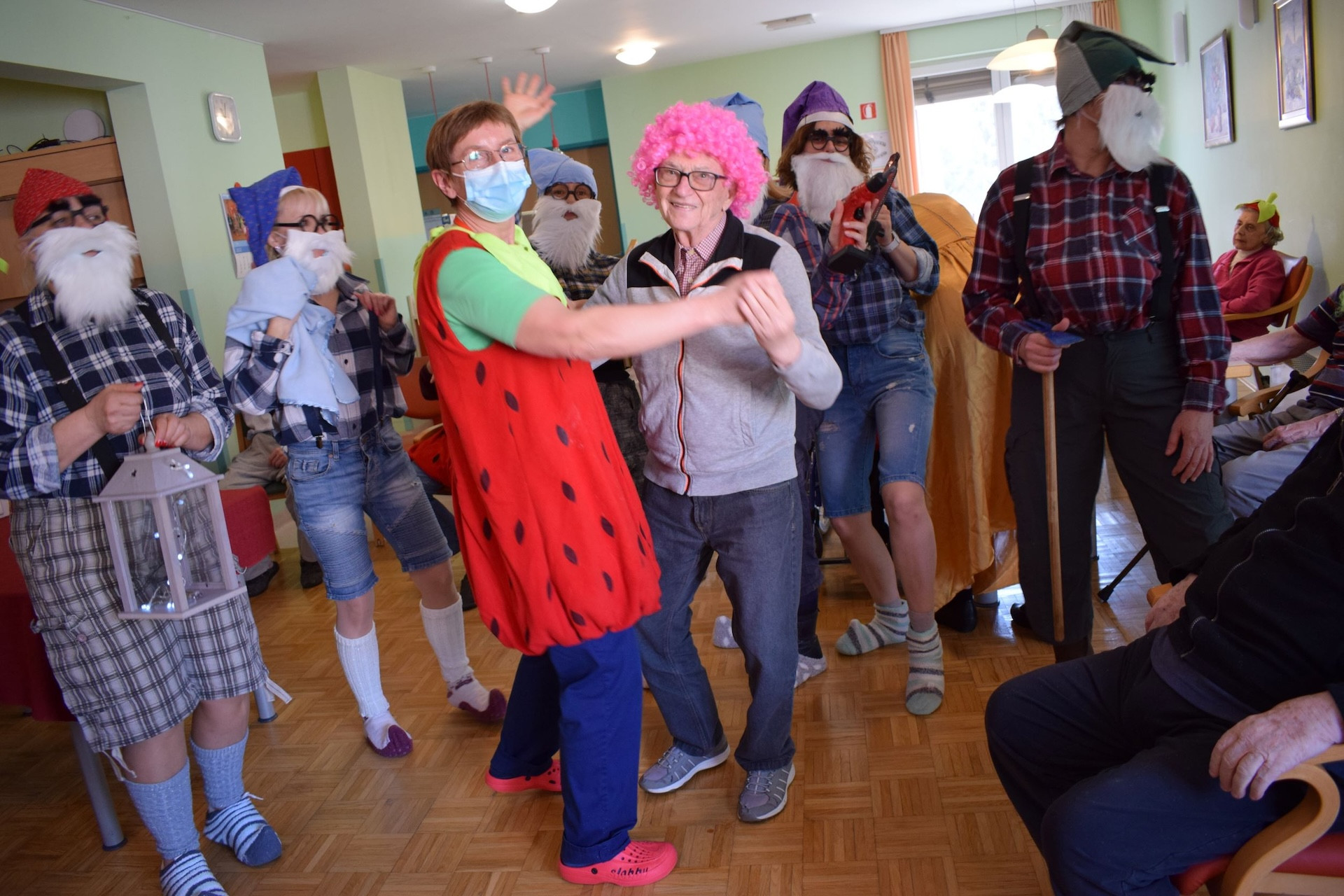 Pust- nasmejanih ust