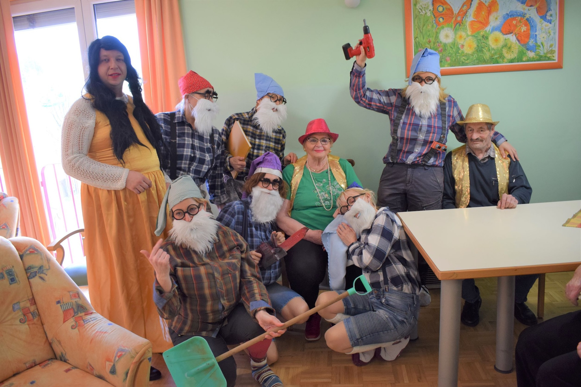 Pust- nasmejanih ust