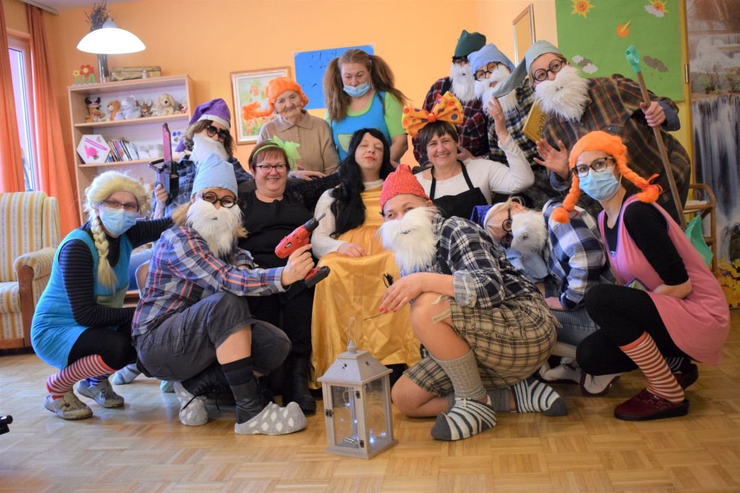 Pust- nasmejanih ust