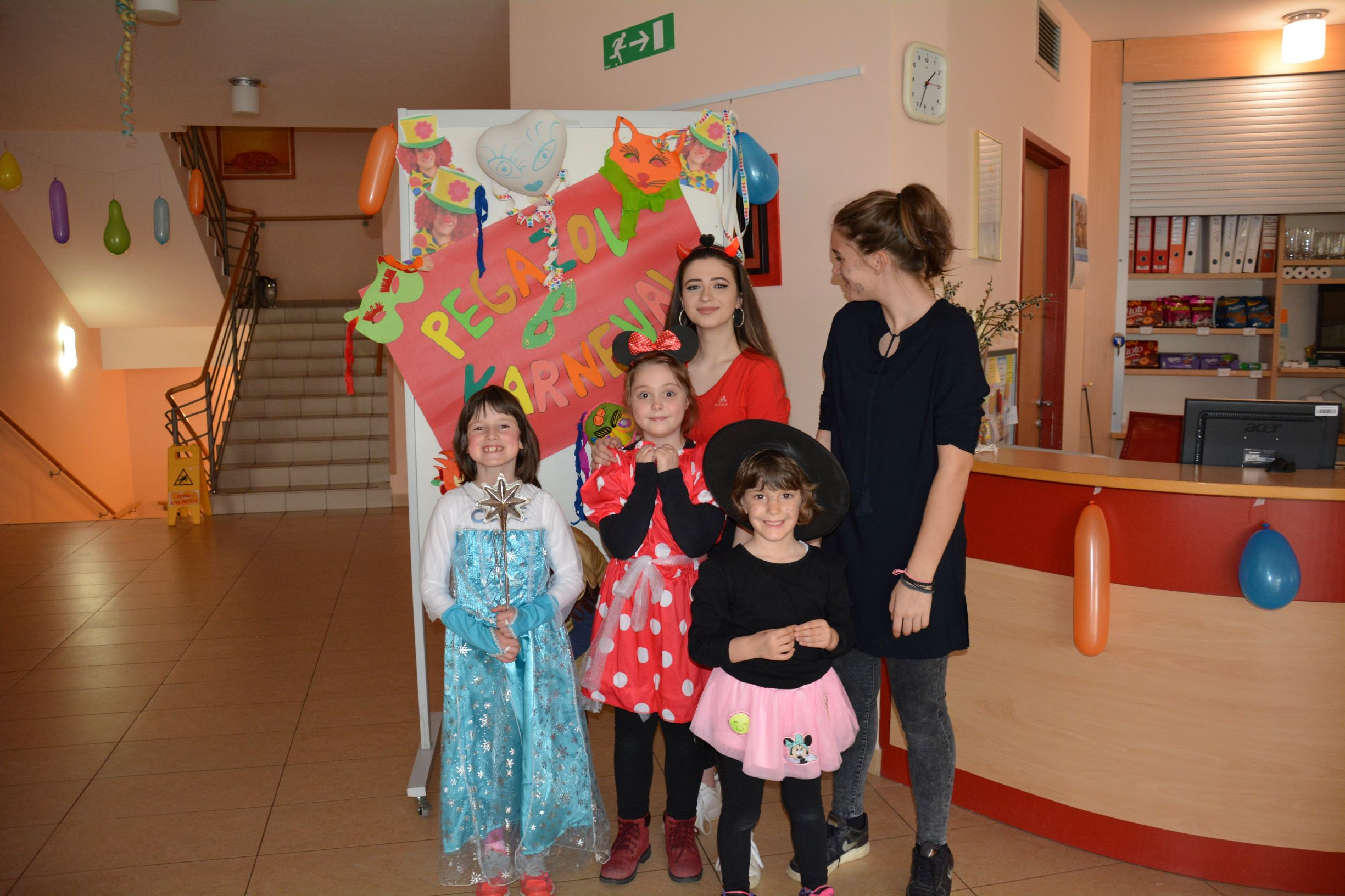 Pustno rajanje v Pegazovem domu