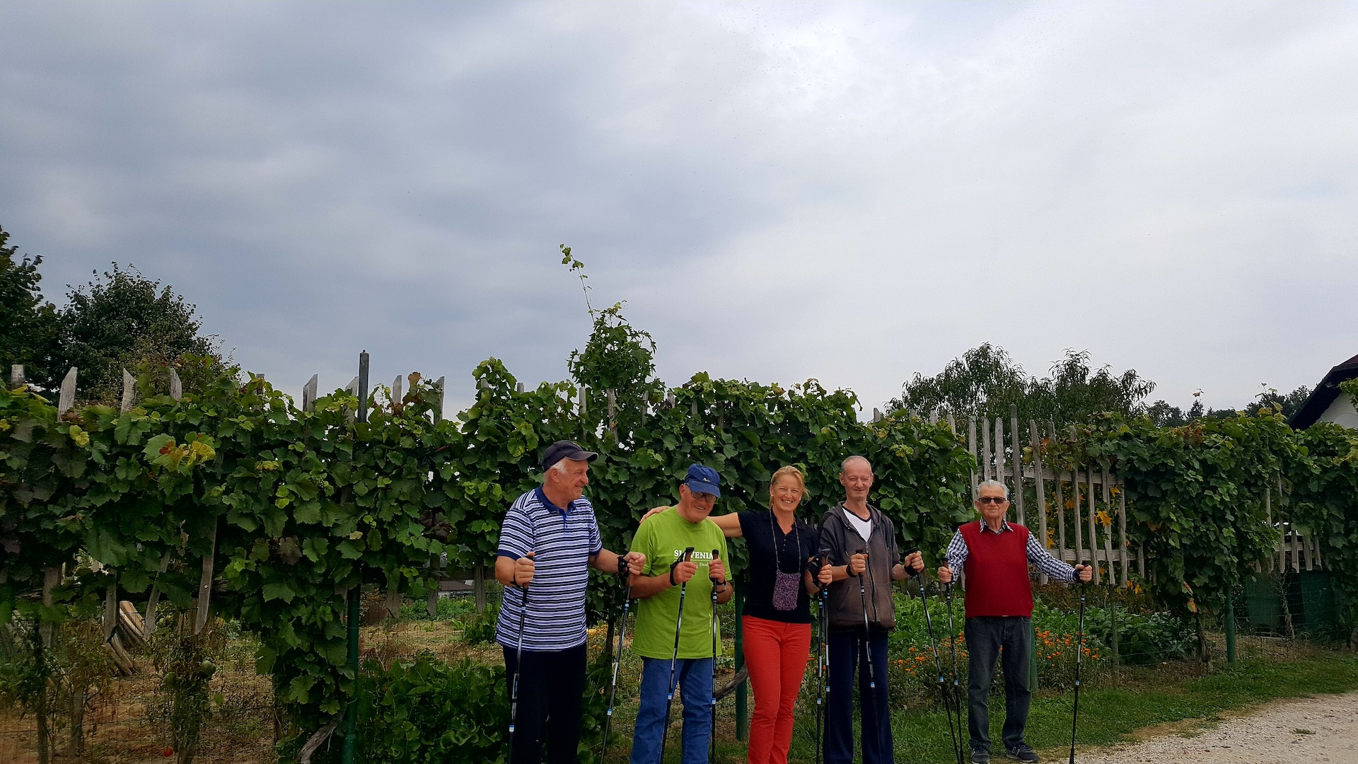 S palicami na Bellevue hrib