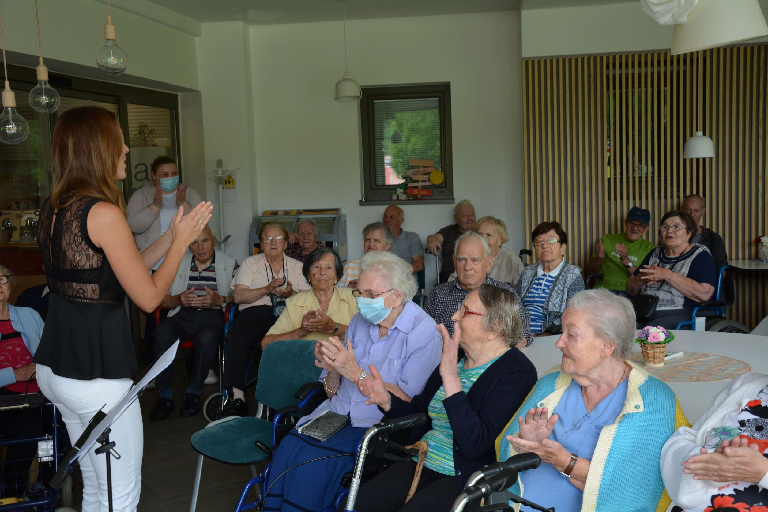 S svojim nastopom sta nas počastila Ana Ferme in David Bevc