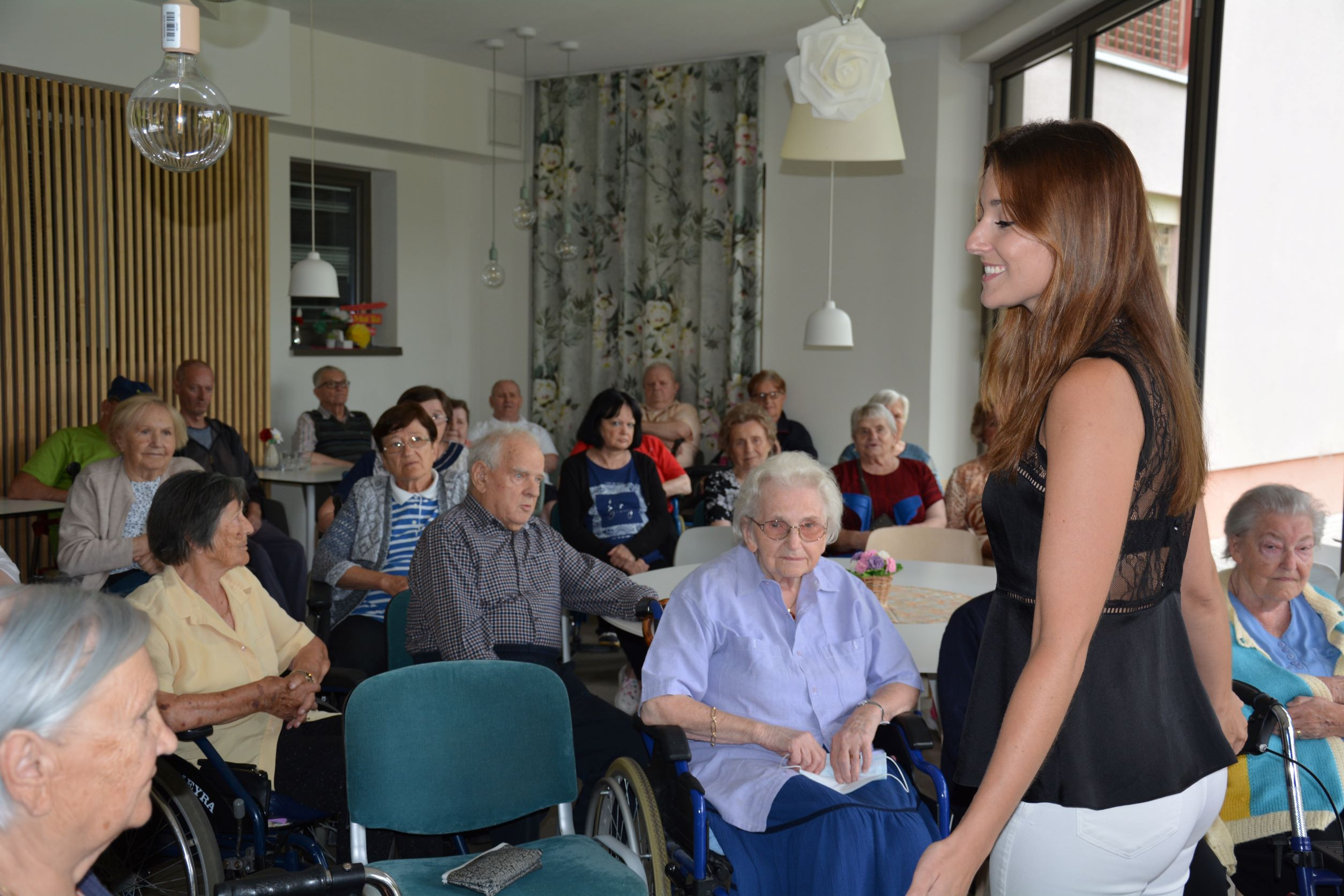 S svojim nastopom sta nas počastila Ana Ferme in David Bevc